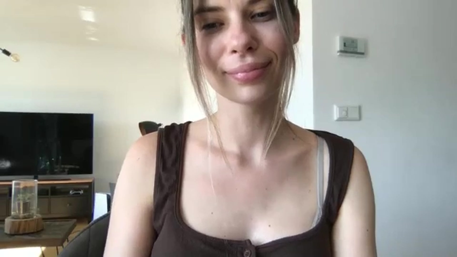 Gallery image thumbnail from neverinmylife's myfreecams stream on, 06/21/2025, 15:18 image 10 of 20