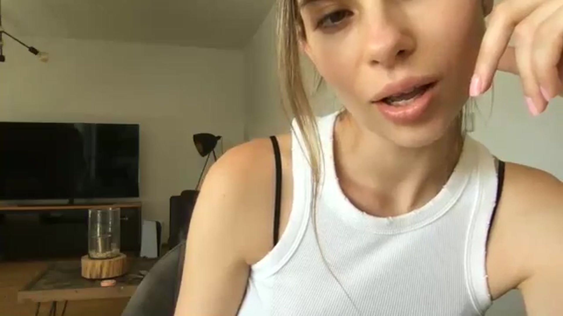 Gallery image thumbnail from neverinmylife's myfreecams stream on, 06/24/2025, 12:54 image 18 of 20