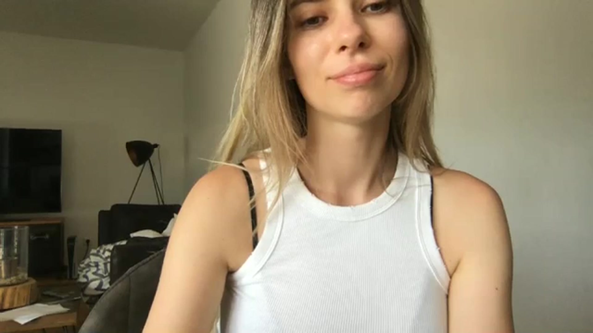 Gallery image thumbnail from neverinmylife's myfreecams stream on, 06/25/2025, 13:14 image 18 of 20