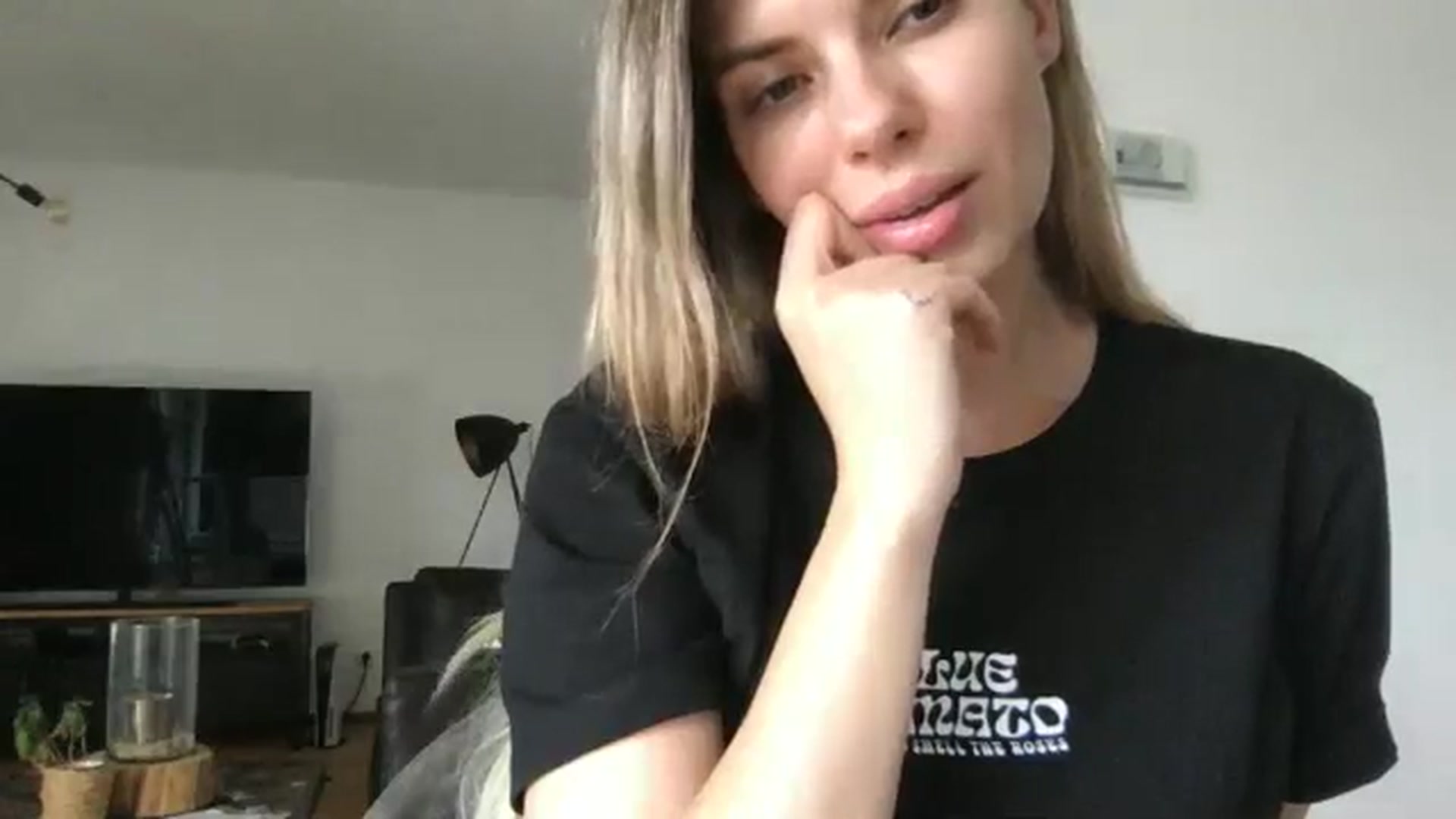 Gallery image thumbnail from neverinmylife's myfreecams stream on, 06/26/2025, 10:56 image 2 of 20