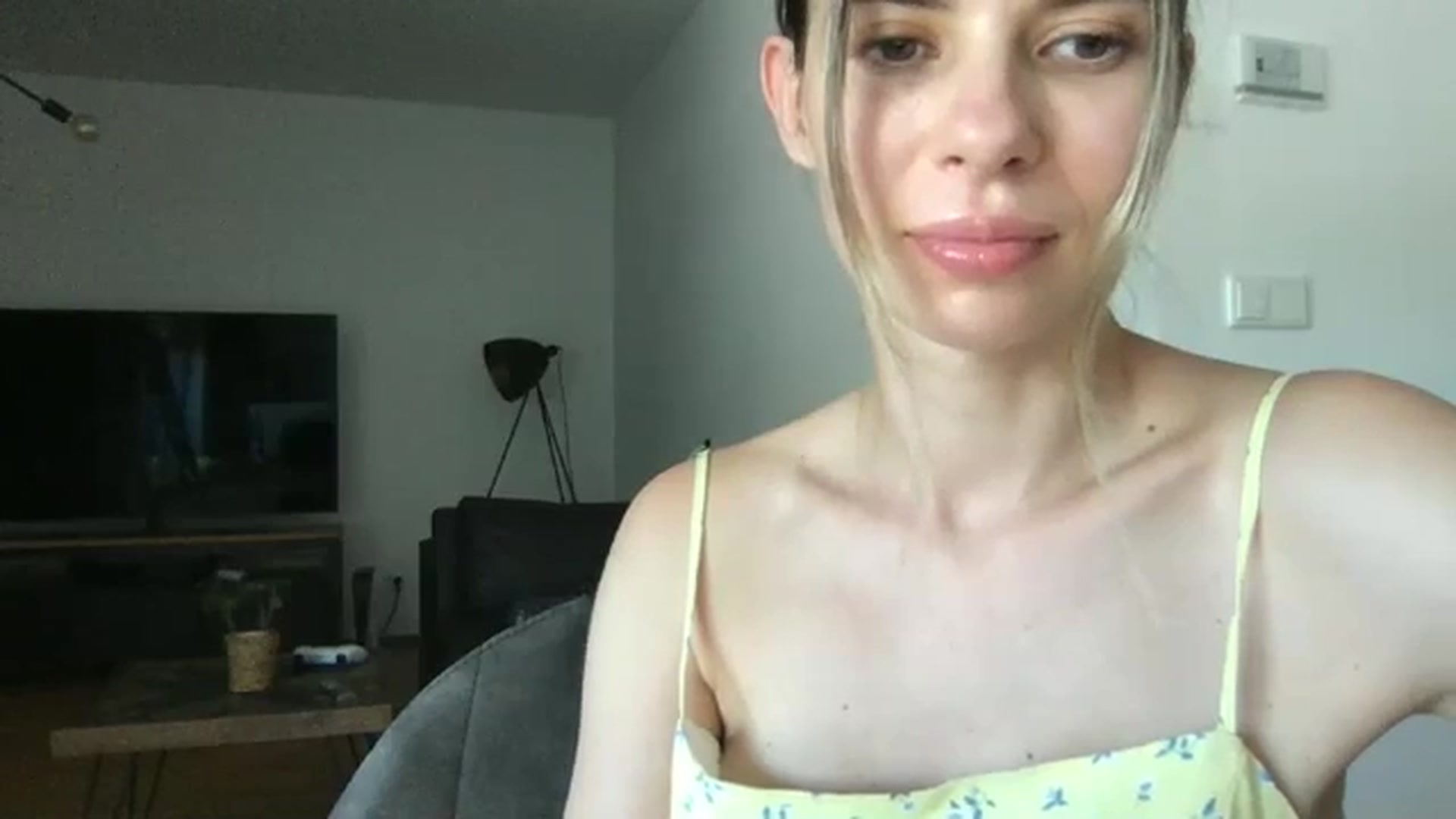 Gallery image thumbnail from neverinmylife's myfreecams stream on, 06/30/2025, 12:06 image 3 of 20