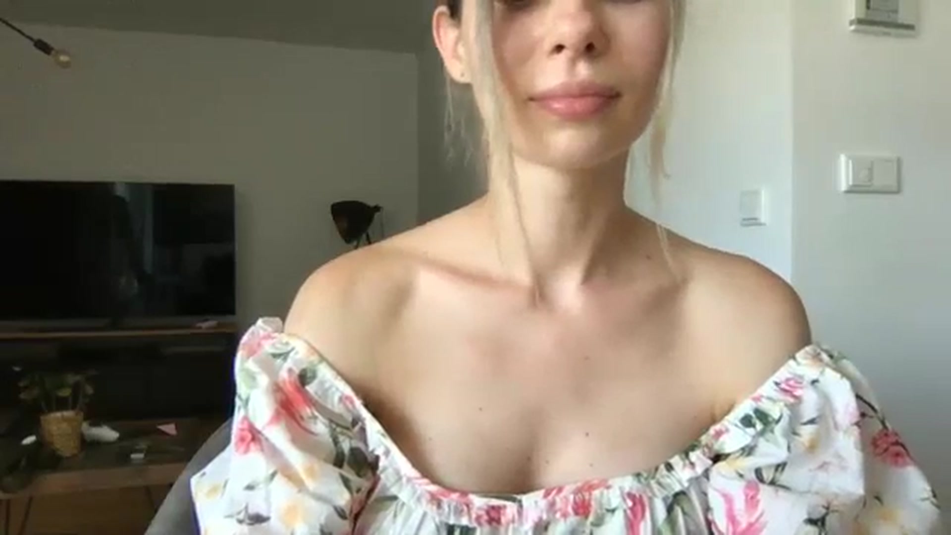 Gallery image thumbnail from neverinmylife's myfreecams stream on, 07/02/2025, 13:32 image 19 of 20