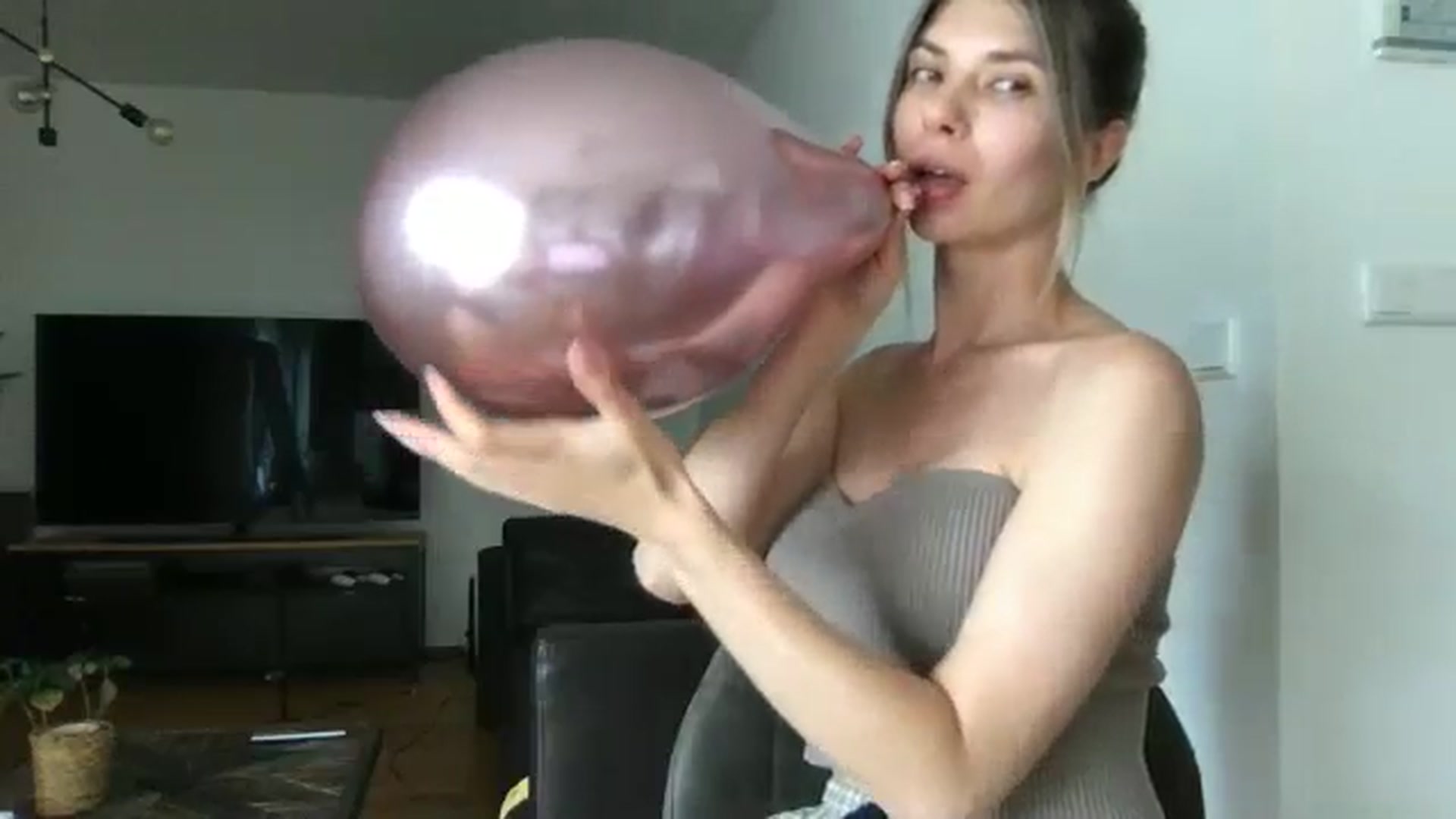 Gallery image thumbnail from neverinmylife's myfreecams stream on, 07/07/2025, 11:32 image 17 of 20
