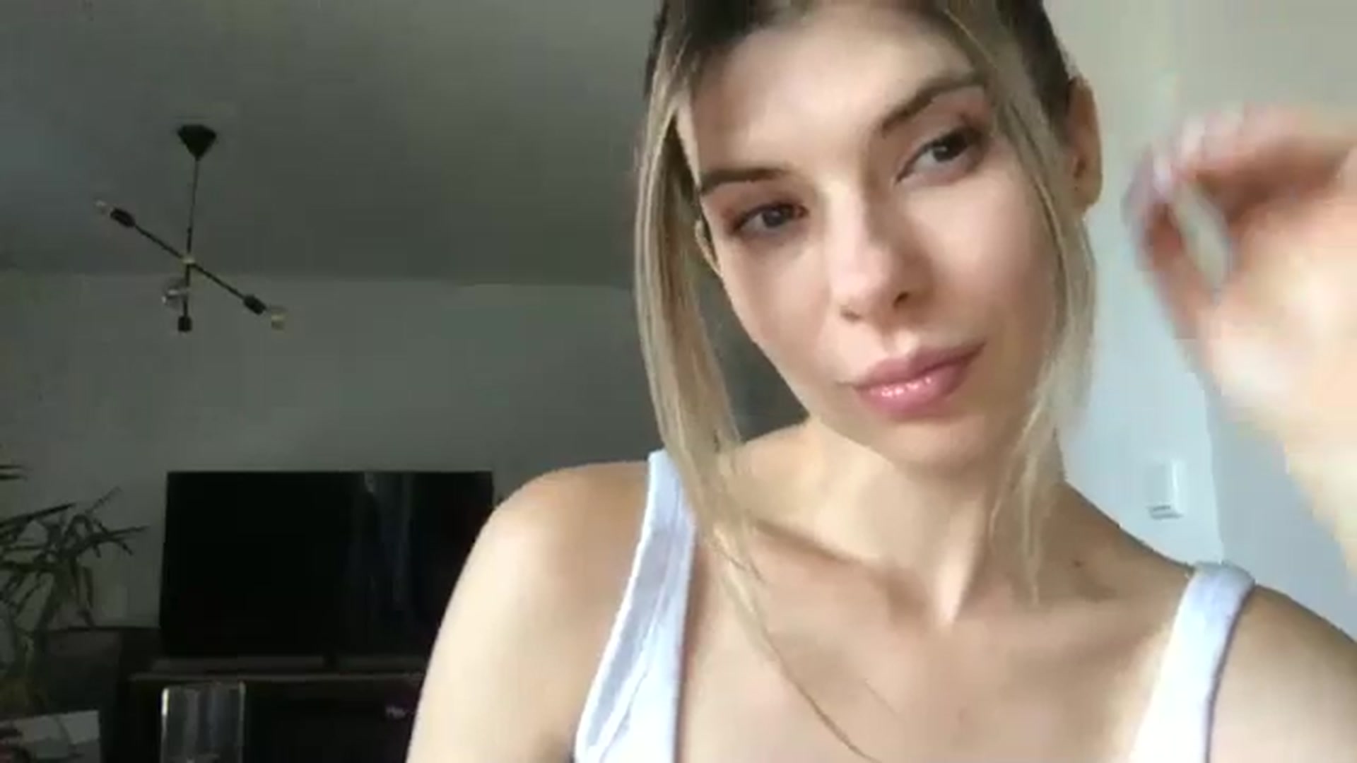 Gallery image thumbnail from neverinmylife's myfreecams stream on, 08/11/2025, 10:12 image 5 of 20