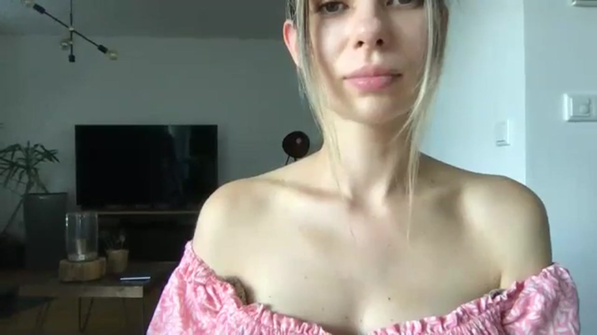 Gallery image thumbnail from neverinmylife's myfreecams stream on, 08/25/2025, 11:56 image 12 of 20