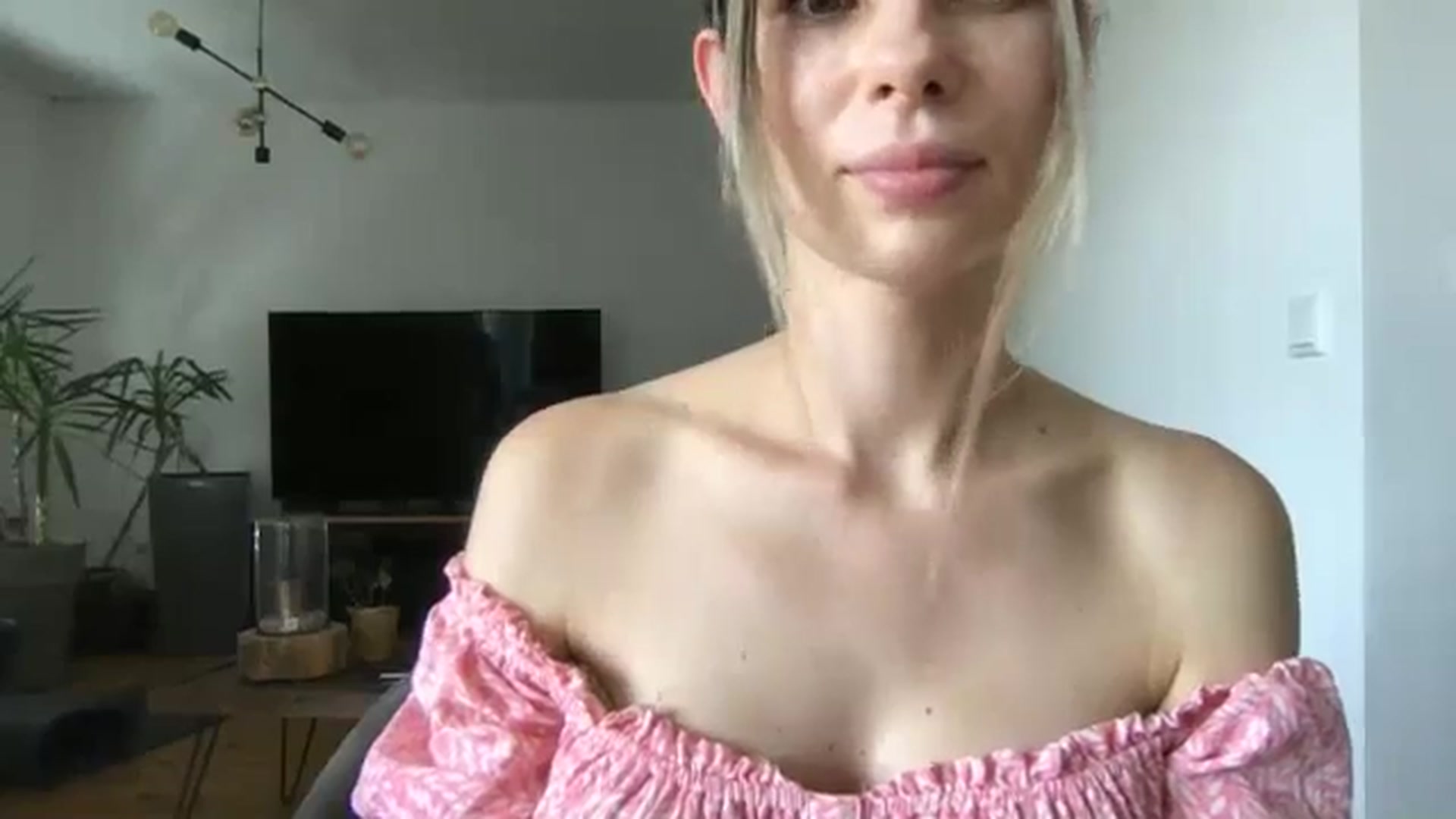 Gallery image thumbnail from neverinmylife's myfreecams stream on, 08/25/2025, 12:15 image 19 of 20