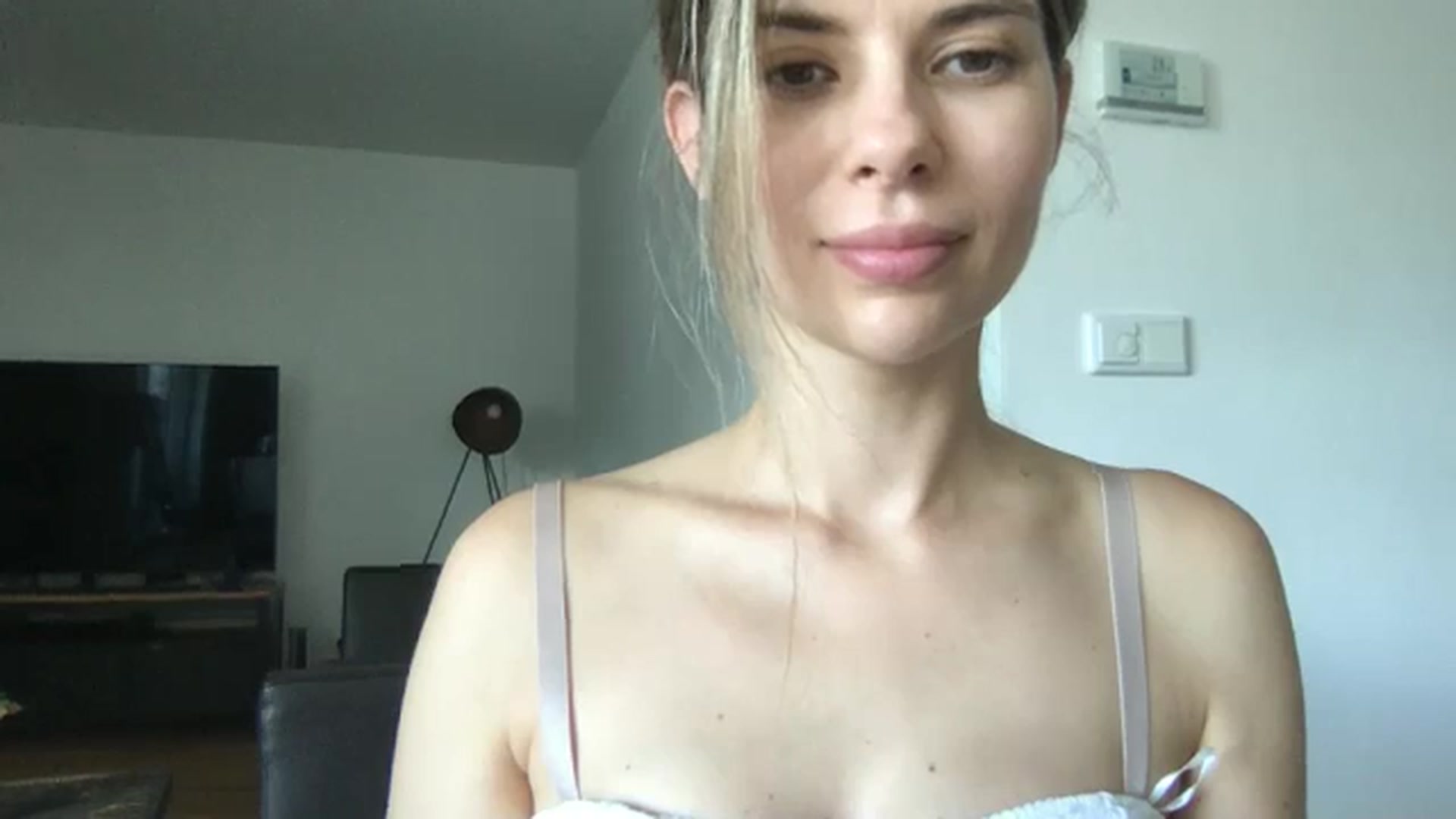Gallery image thumbnail from neverinmylife's myfreecams stream on, 09/15/2025, 12:58 image 4 of 20