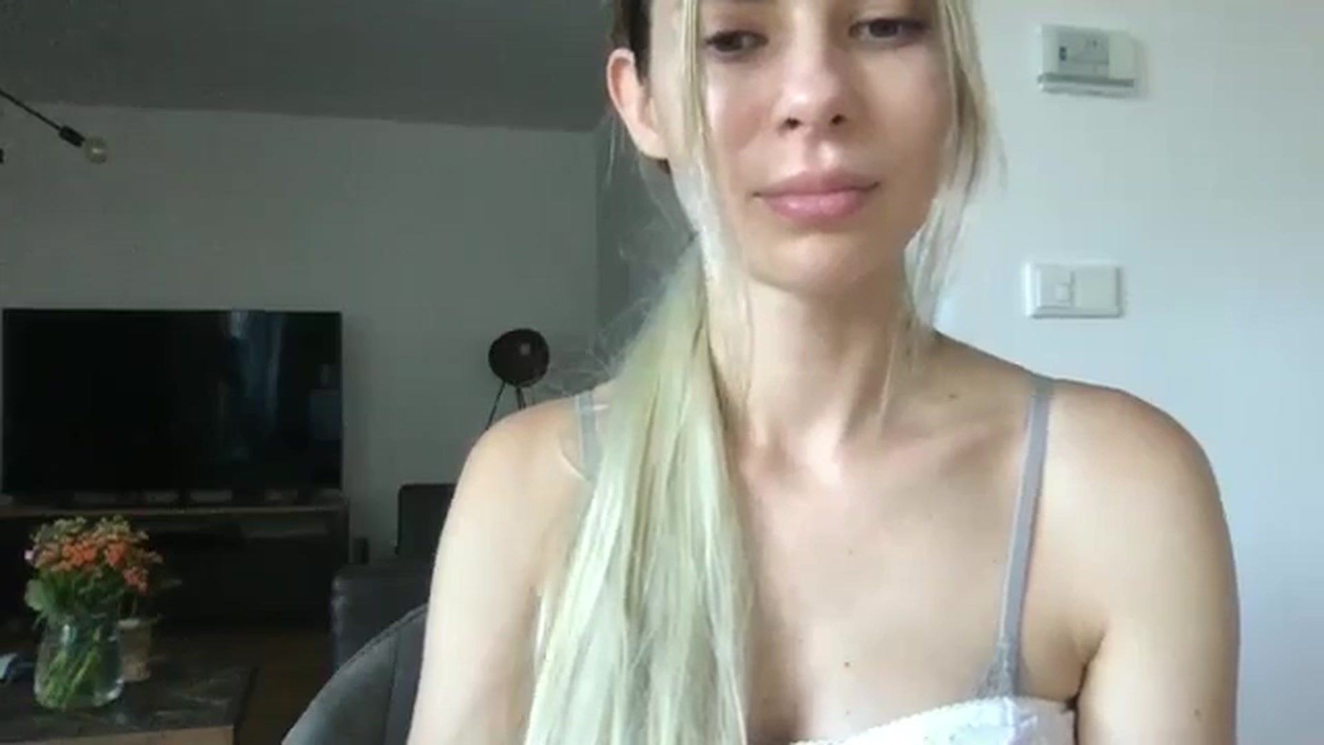 Gallery image thumbnail from neverinmylife's myfreecams stream on, 09/16/2025, 09:15 image 11 of 20