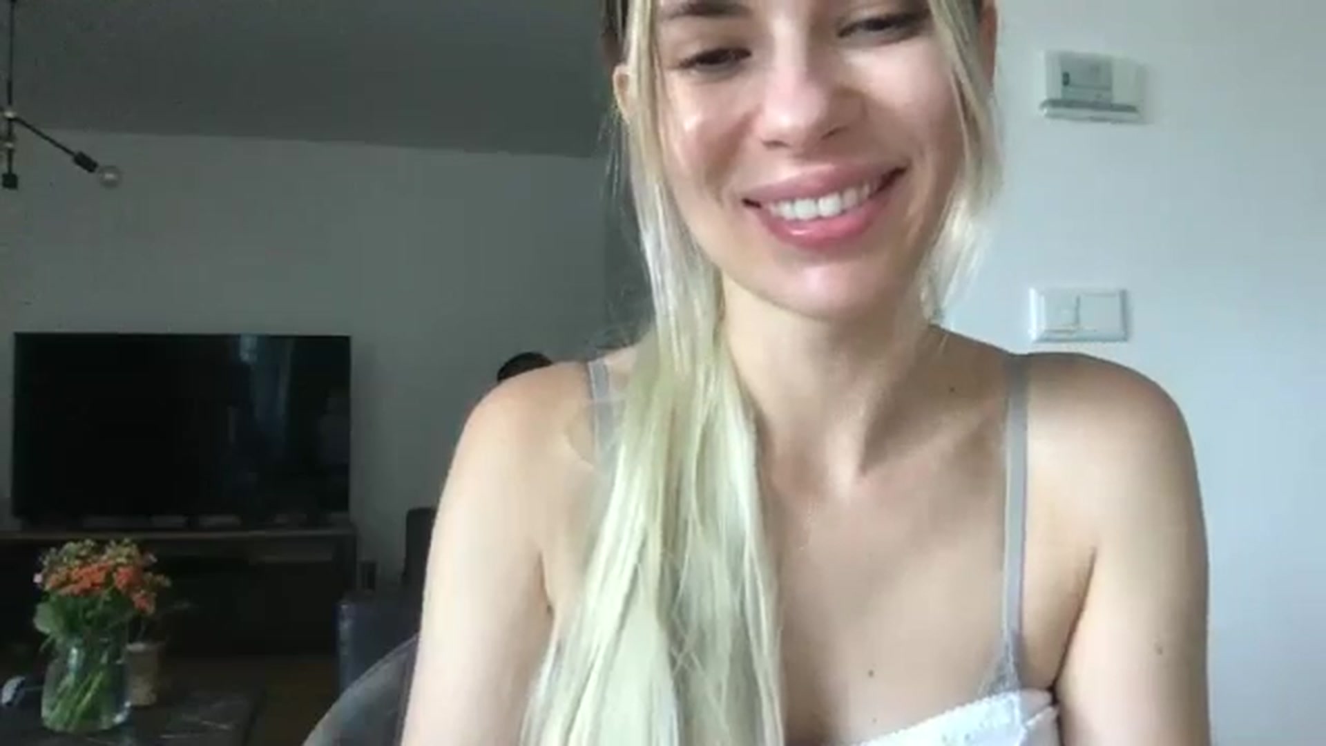 Gallery image thumbnail from neverinmylife's myfreecams stream on, 09/16/2025, 09:15 image 2 of 20