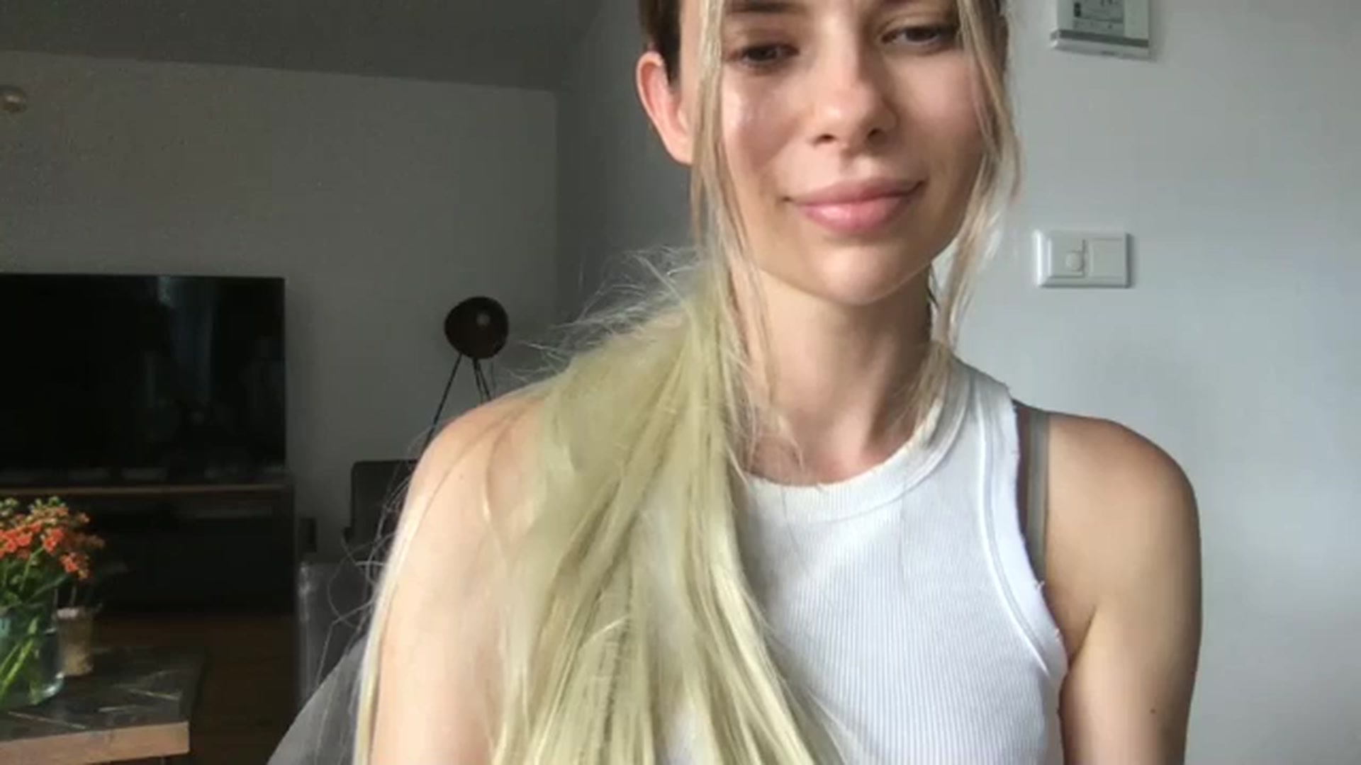 Gallery image thumbnail from neverinmylife's myfreecams stream on, 09/16/2025, 14:17 image 10 of 20