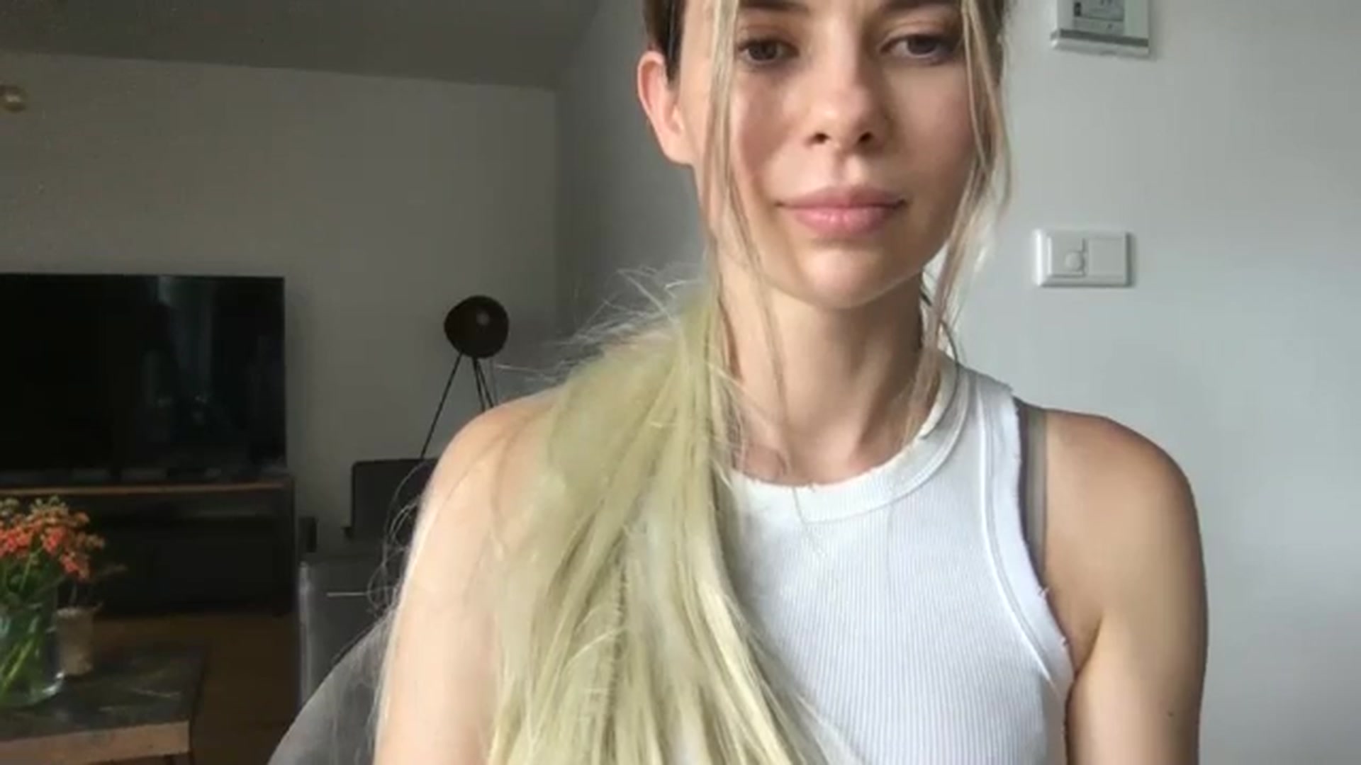 Gallery image thumbnail from neverinmylife's myfreecams stream on, 09/16/2025, 14:17 image 16 of 20