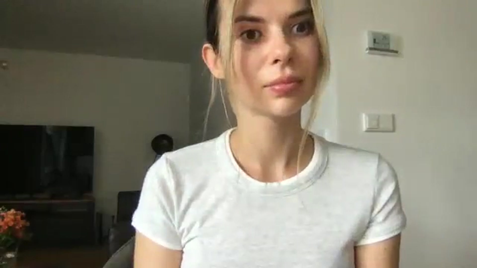 Gallery image thumbnail from neverinmylife's myfreecams stream on, 09/23/2025, 13:06 image 16 of 20