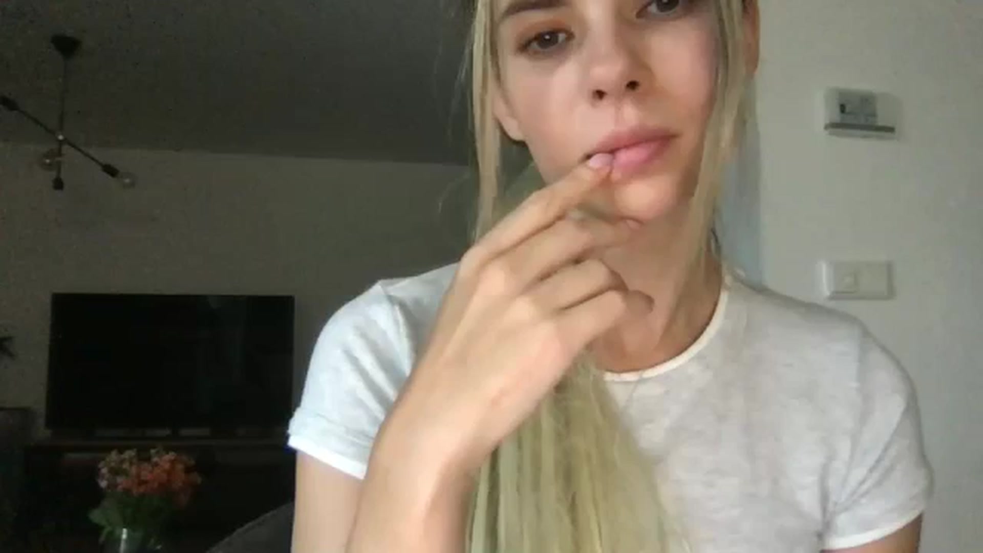Gallery image thumbnail from neverinmylife's myfreecams stream on, 09/24/2025, 11:47 image 3 of 20