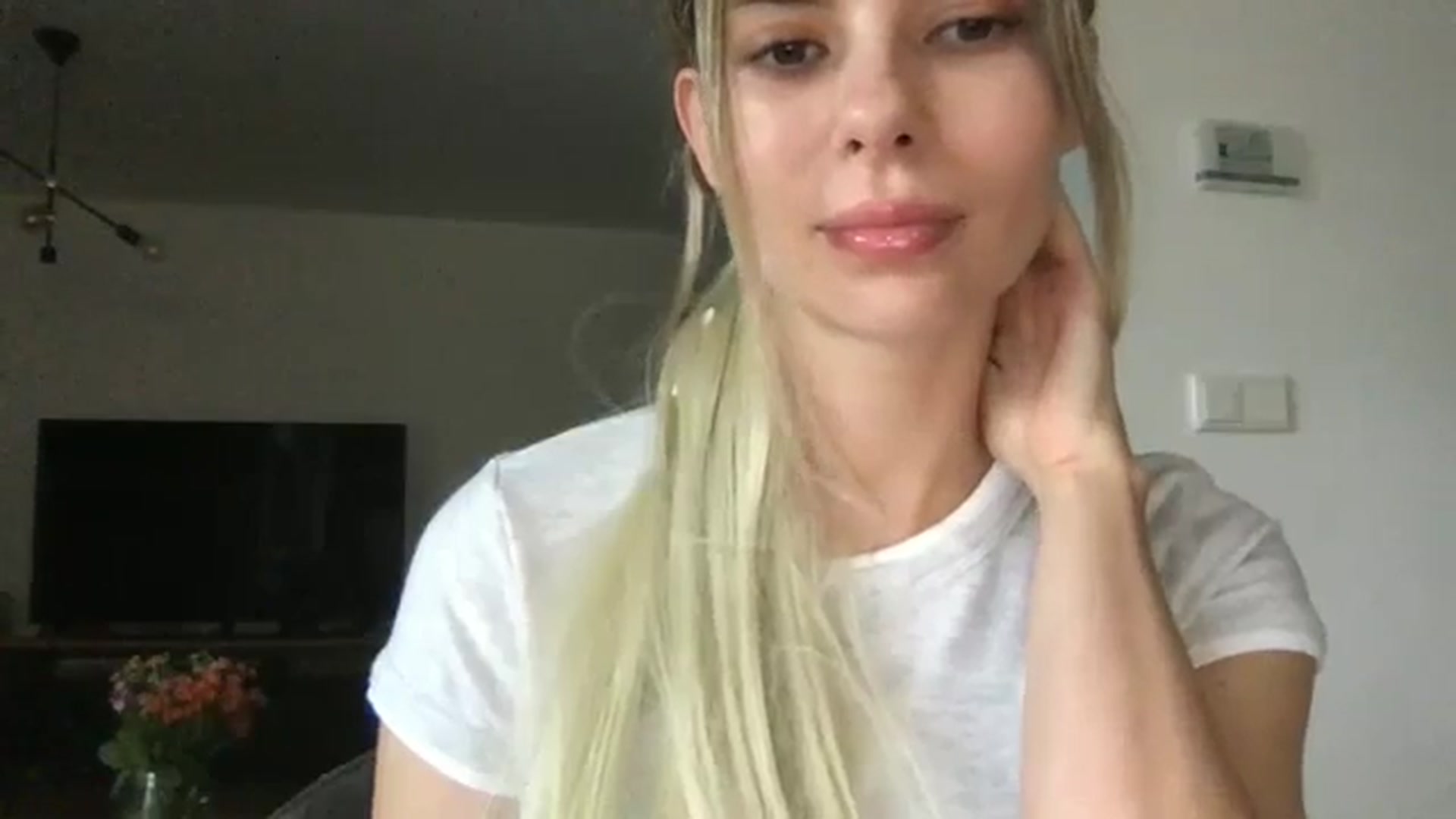 Gallery image thumbnail from neverinmylife's myfreecams stream on, 09/24/2025, 13:11 image 11 of 20
