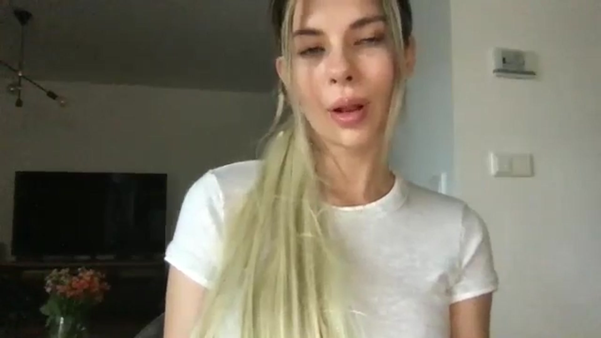 Gallery image thumbnail from neverinmylife's myfreecams stream on, 09/24/2025, 13:11 image 18 of 20