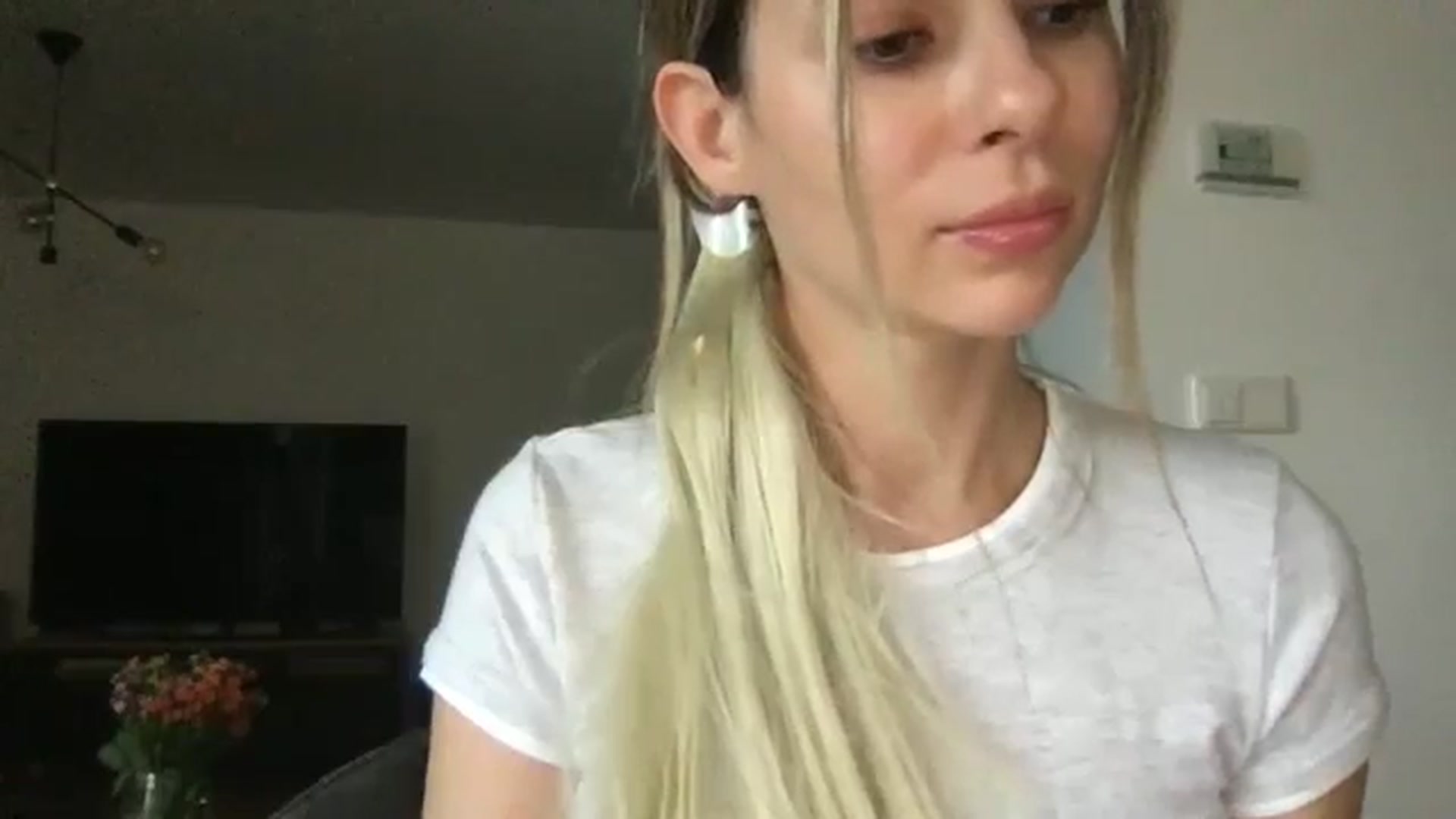 Gallery image thumbnail from neverinmylife's myfreecams stream on, 09/24/2025, 13:11 image 10 of 20