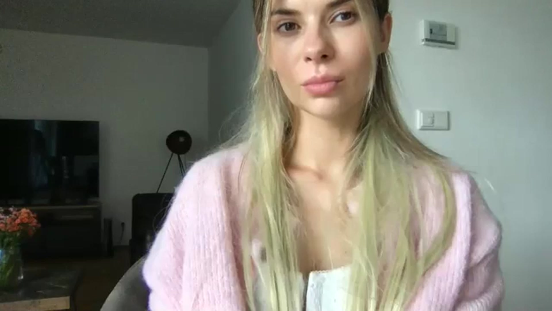 Gallery image thumbnail from neverinmylife's myfreecams stream on, 09/30/2025, 11:23 image 2 of 20