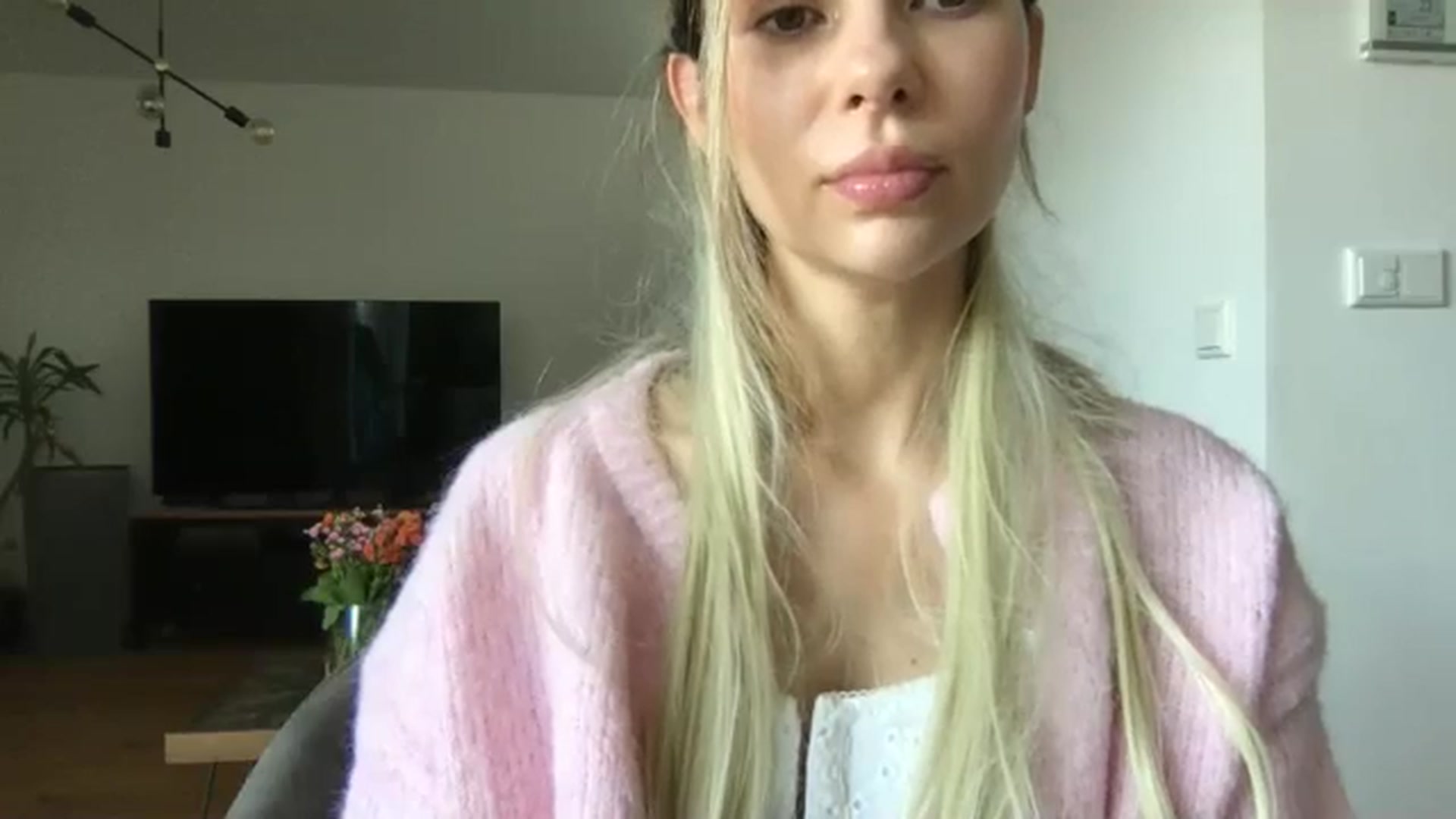 Gallery image thumbnail from neverinmylife's myfreecams stream on, 10/01/2025, 12:37 image 17 of 20