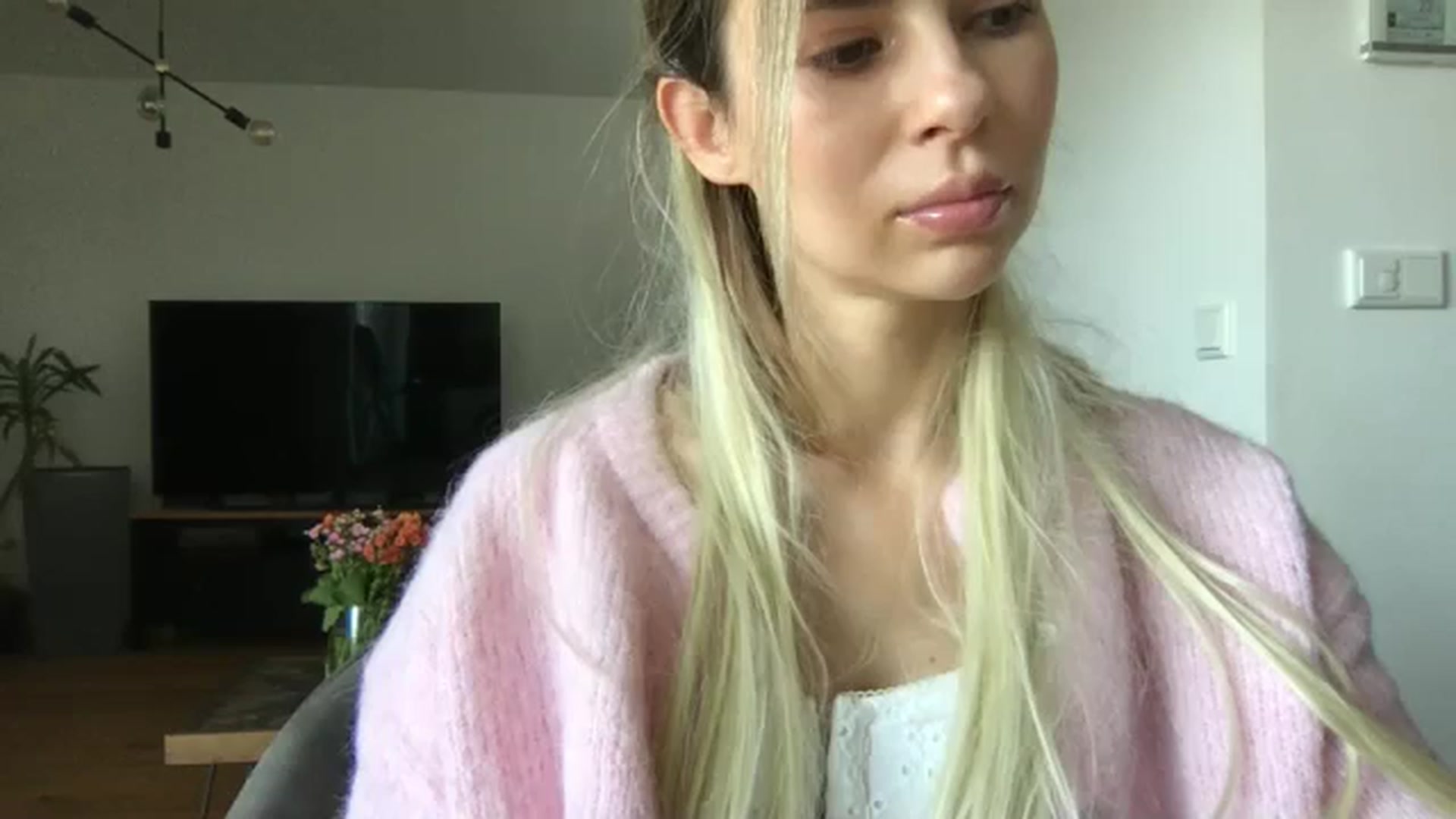 Gallery image thumbnail from neverinmylife's myfreecams stream on, 10/01/2025, 12:37 image 16 of 20