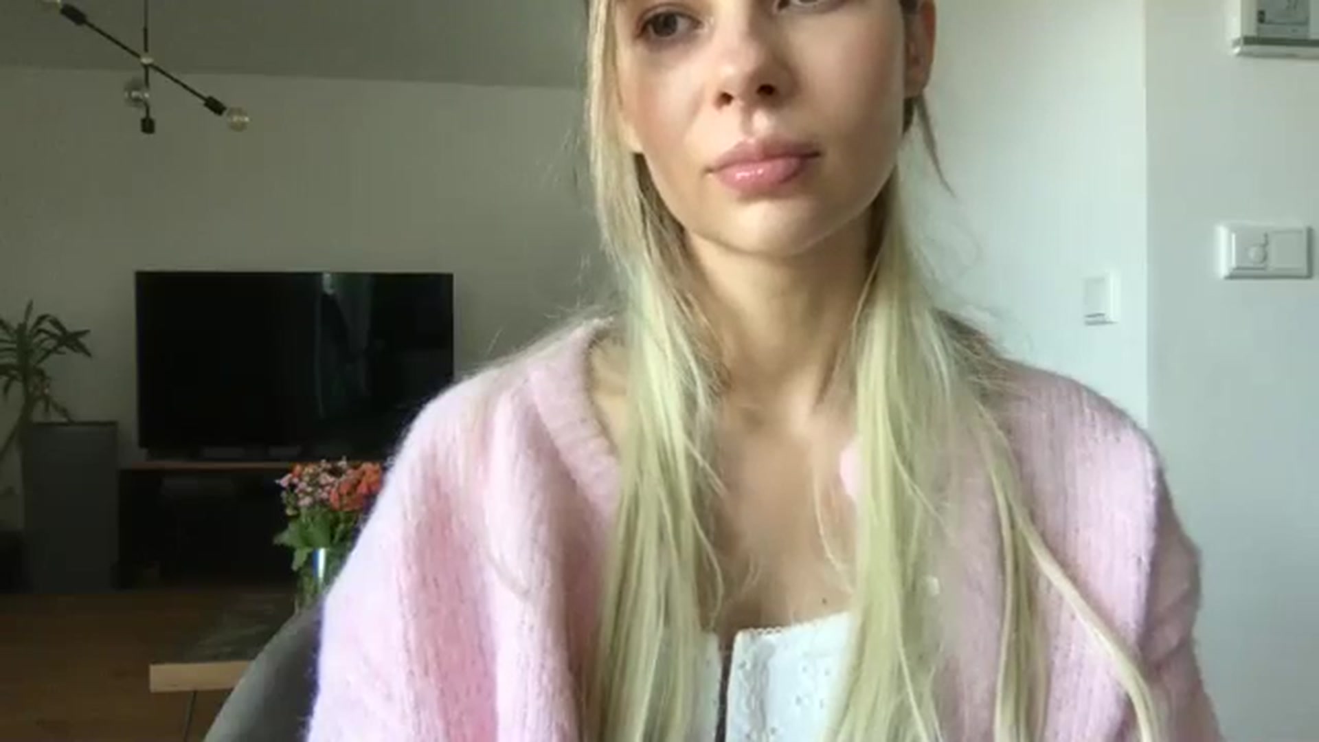 Gallery image thumbnail from neverinmylife's myfreecams stream on, 10/01/2025, 12:37 image 19 of 20