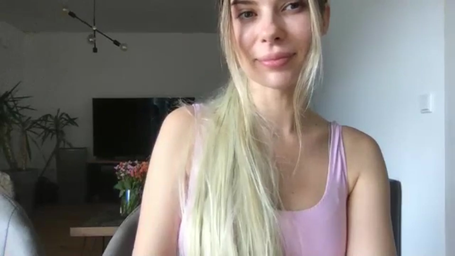 Gallery image thumbnail from neverinmylife's myfreecams stream on, 10/02/2025, 12:24 image 2 of 20
