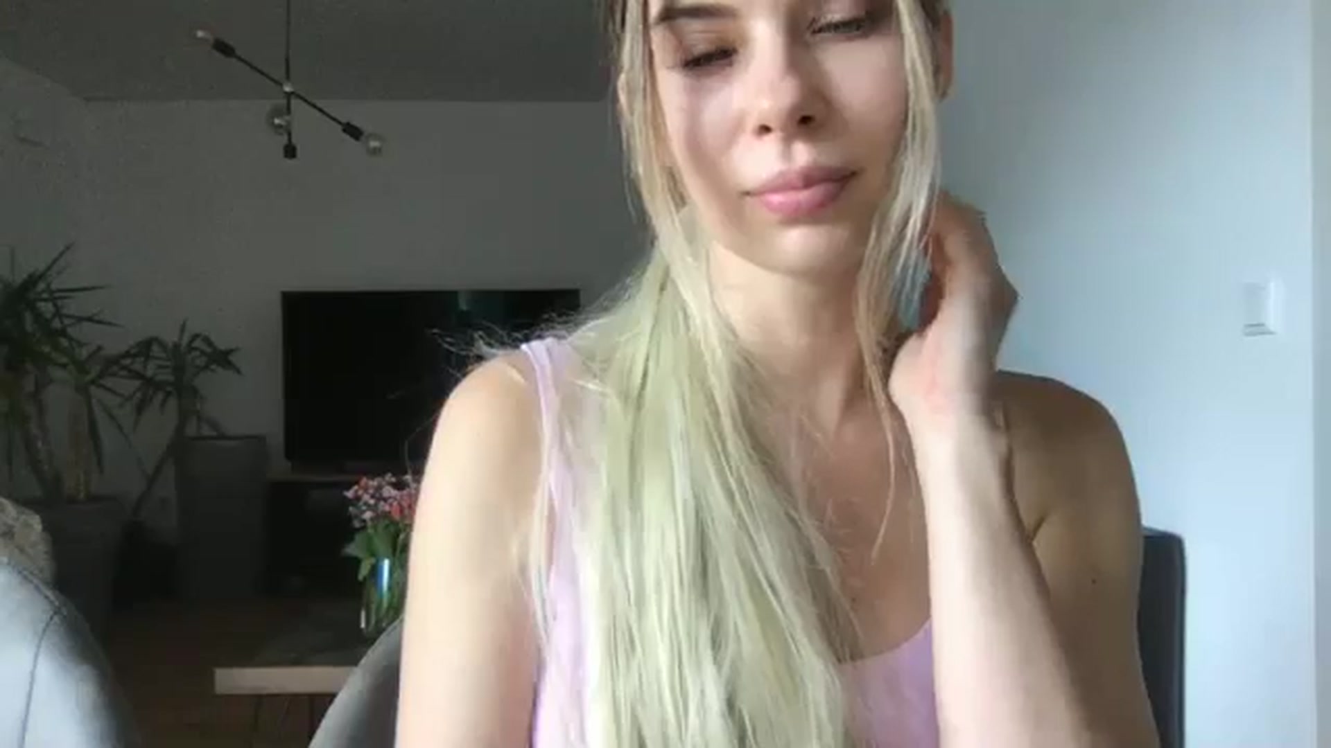 Gallery image thumbnail from neverinmylife's myfreecams stream on, 10/02/2025, 12:24 image 6 of 20