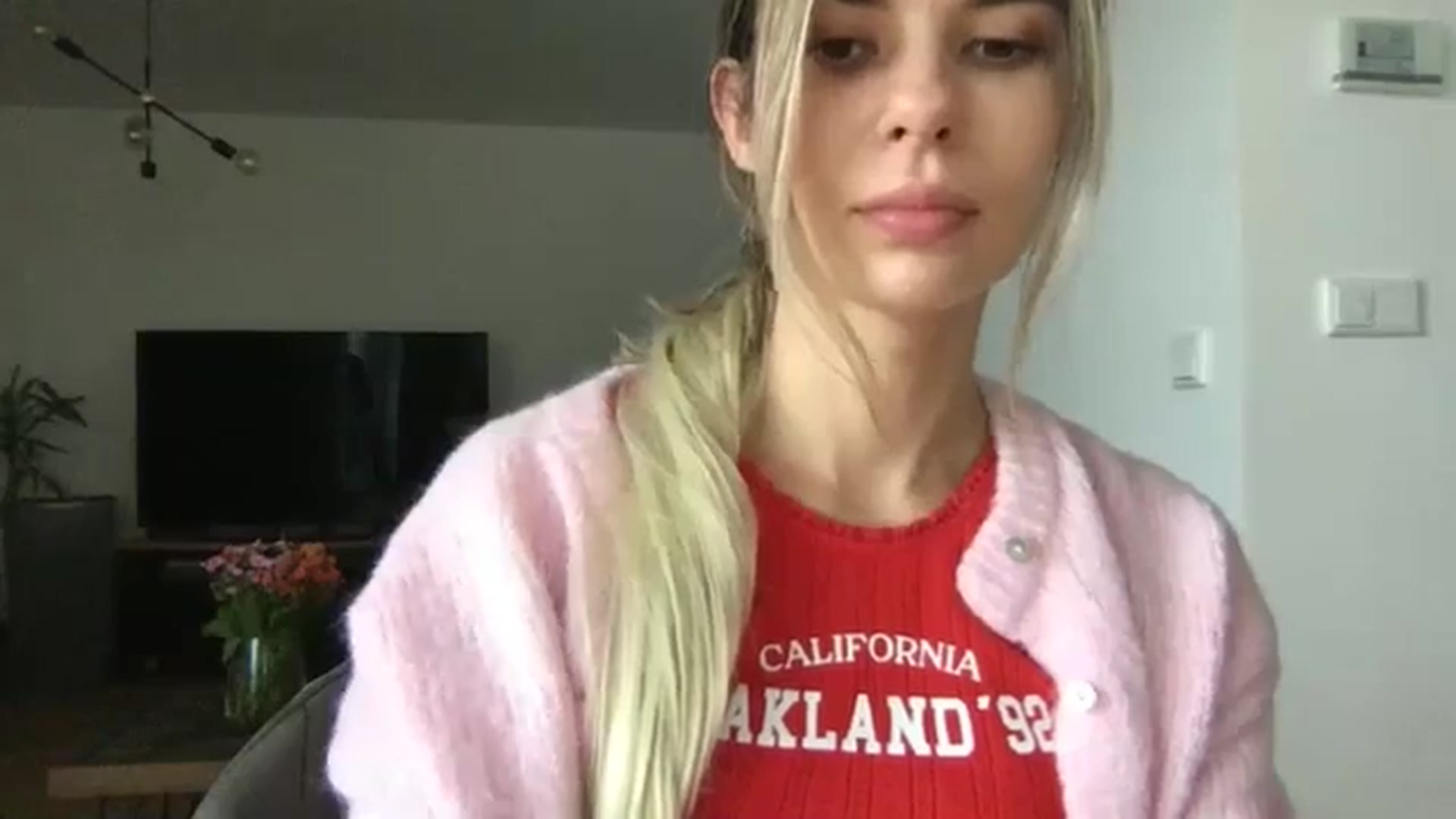 Gallery image thumbnail from neverinmylife's myfreecams stream on, 10/05/2025, 13:16 image 17 of 20