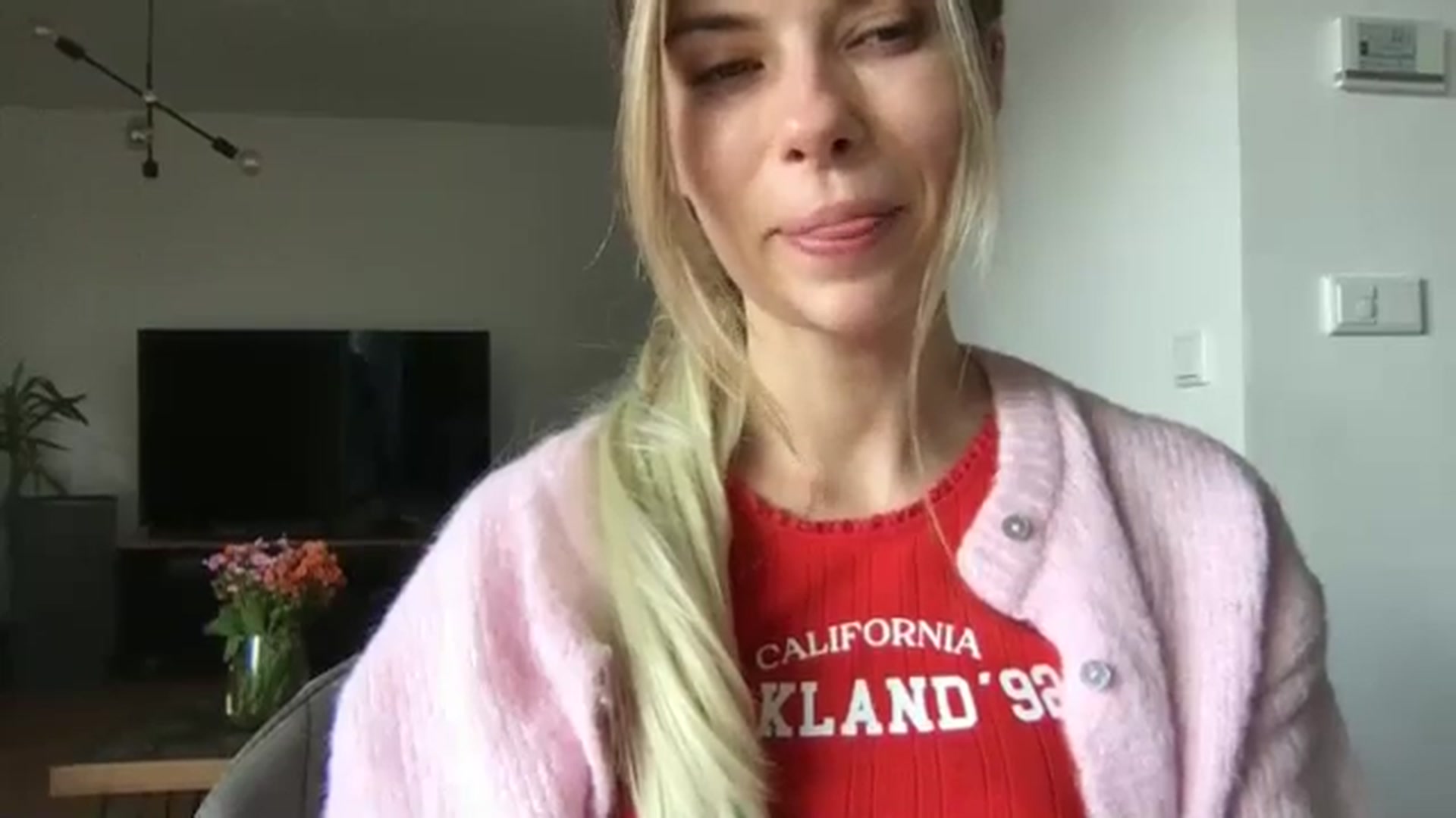Gallery image thumbnail from neverinmylife's myfreecams stream on, 10/05/2025, 13:56 image 6 of 20