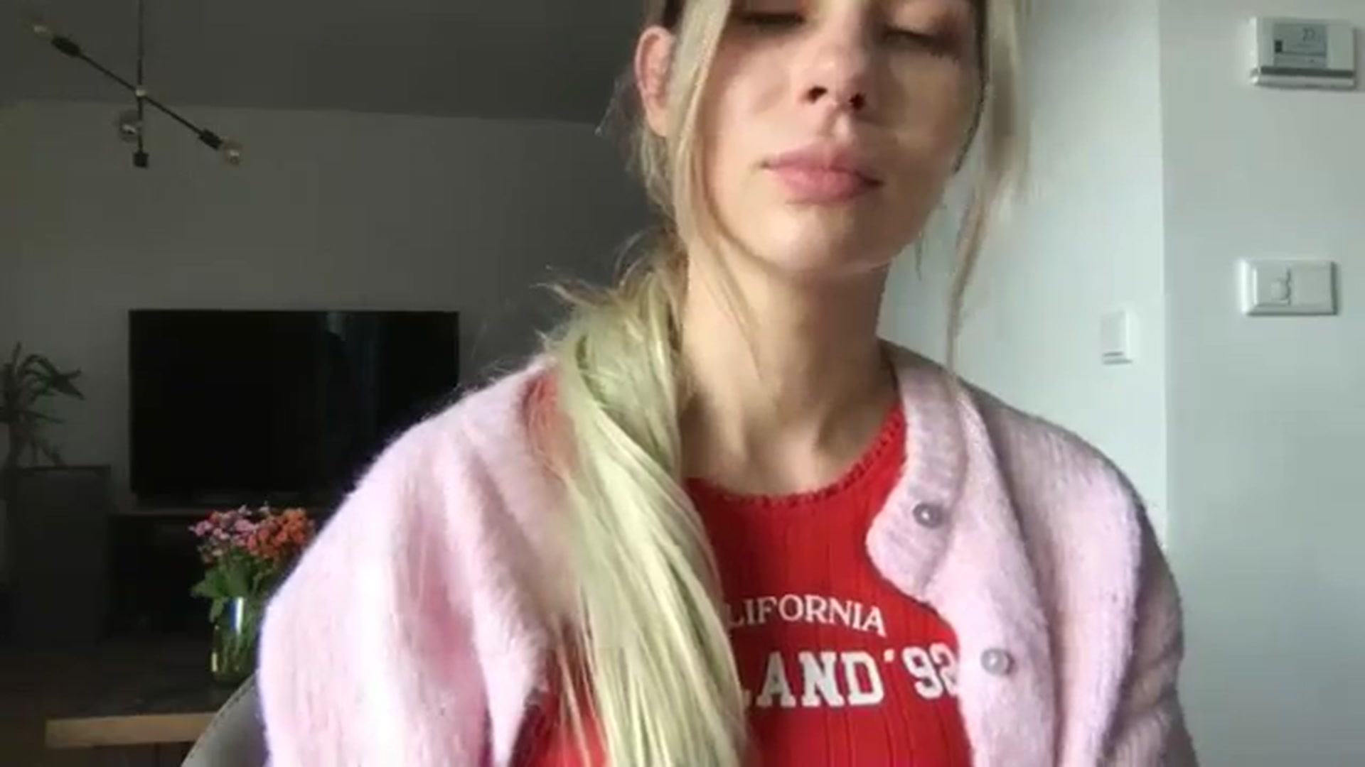 Gallery image thumbnail from neverinmylife's myfreecams stream on, 10/05/2025, 13:56 image 4 of 20