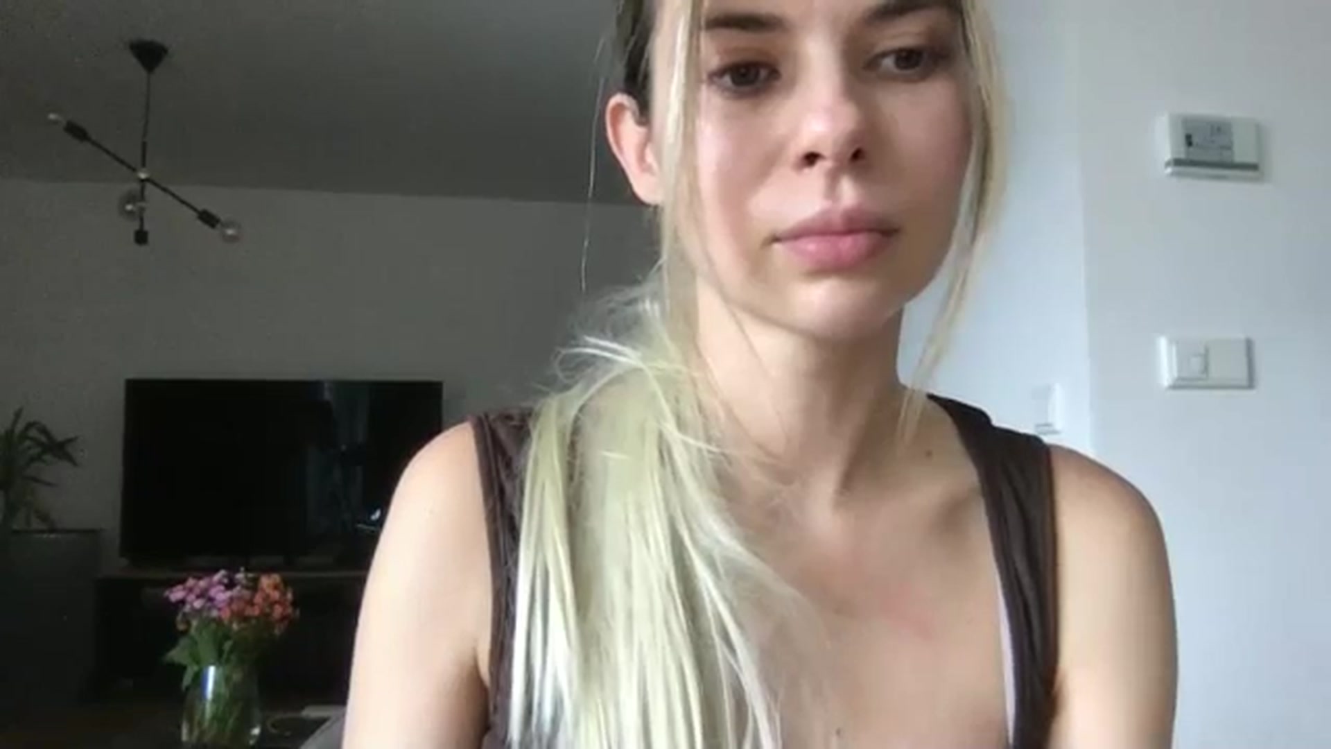 Gallery image thumbnail from neverinmylife's myfreecams stream on, 10/12/2025, 11:31 image 5 of 20