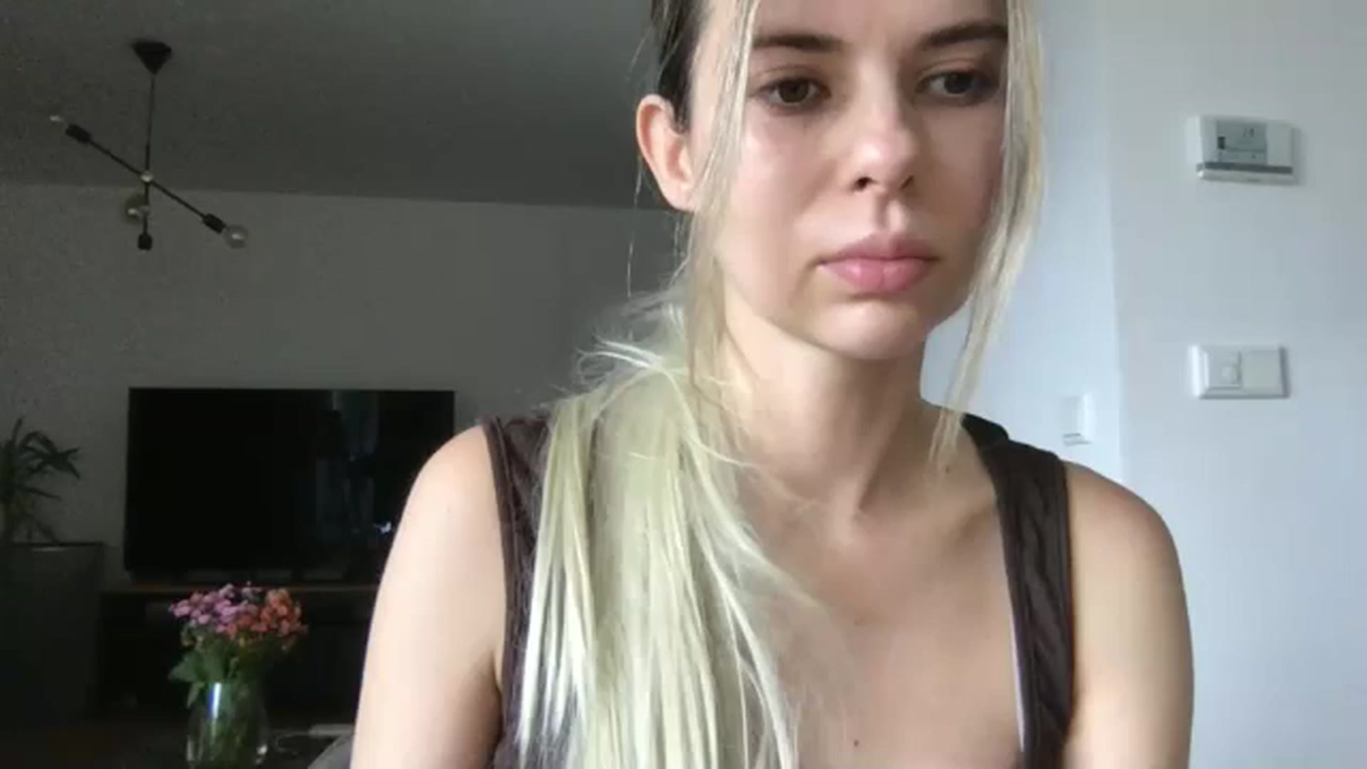 Gallery image thumbnail from neverinmylife's myfreecams stream on, 10/12/2025, 11:31 image 1 of 20