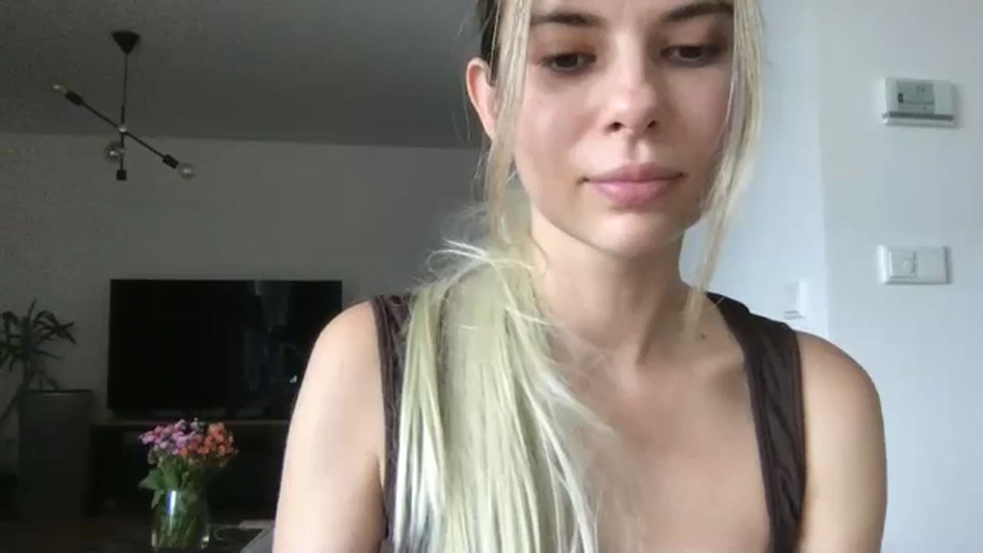 Gallery image thumbnail from neverinmylife's myfreecams stream on, 10/12/2025, 11:31 image 12 of 20