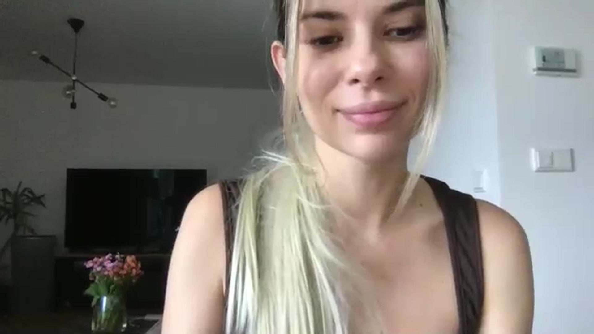 Gallery image thumbnail from neverinmylife's myfreecams stream on, 10/12/2025, 11:31 image 14 of 20