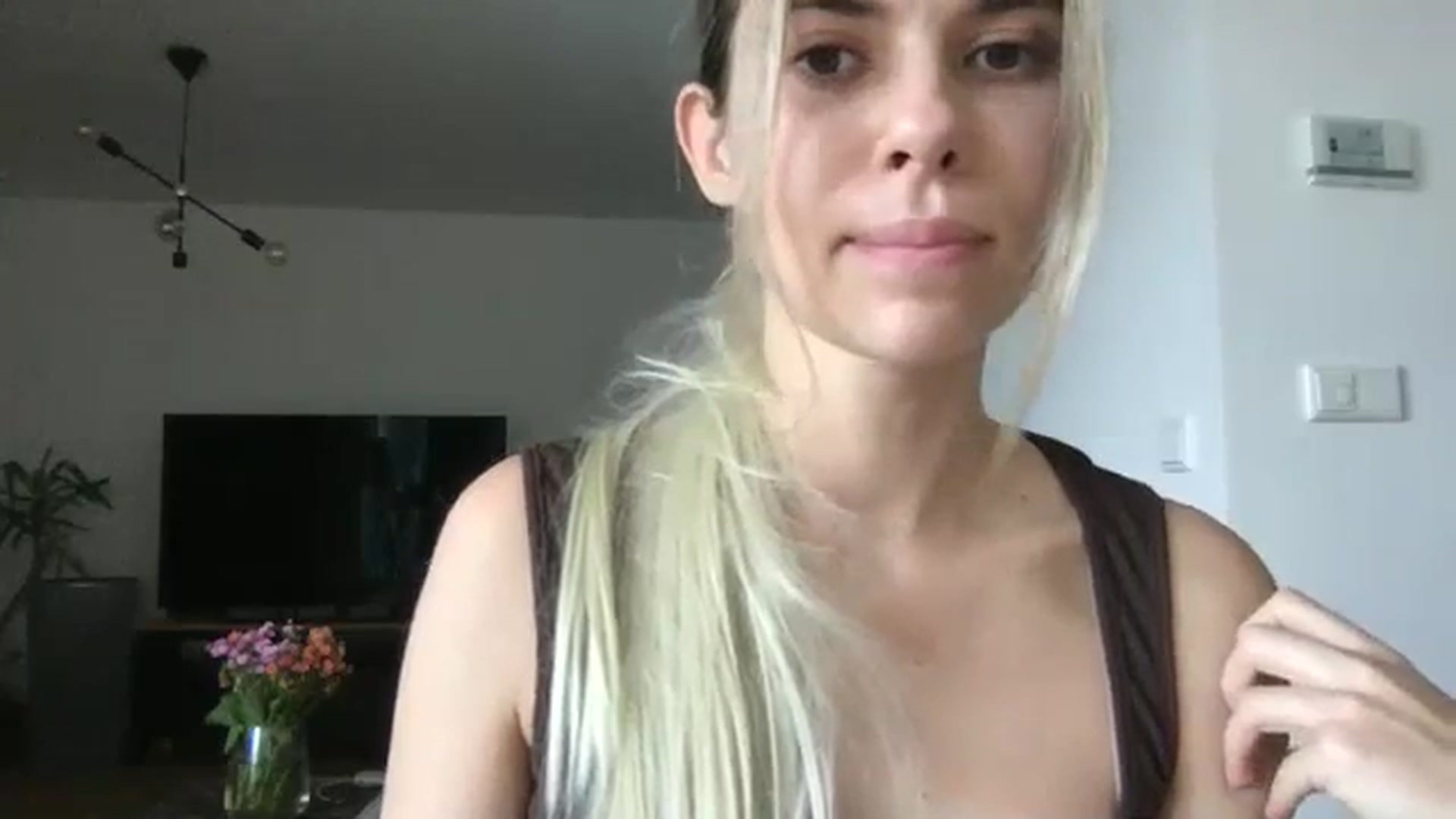 Gallery image thumbnail from neverinmylife's myfreecams stream on, 10/12/2025, 11:31 image 15 of 20