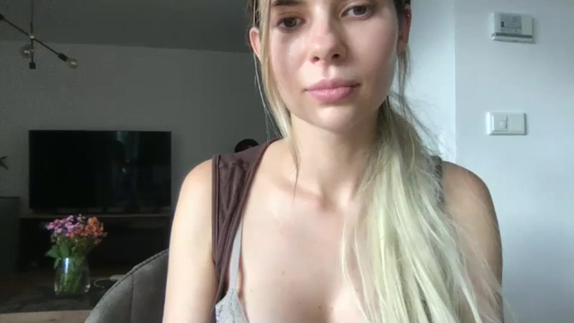 Gallery image thumbnail from neverinmylife's myfreecams stream on, 10/13/2025, 13:36 image 19 of 20