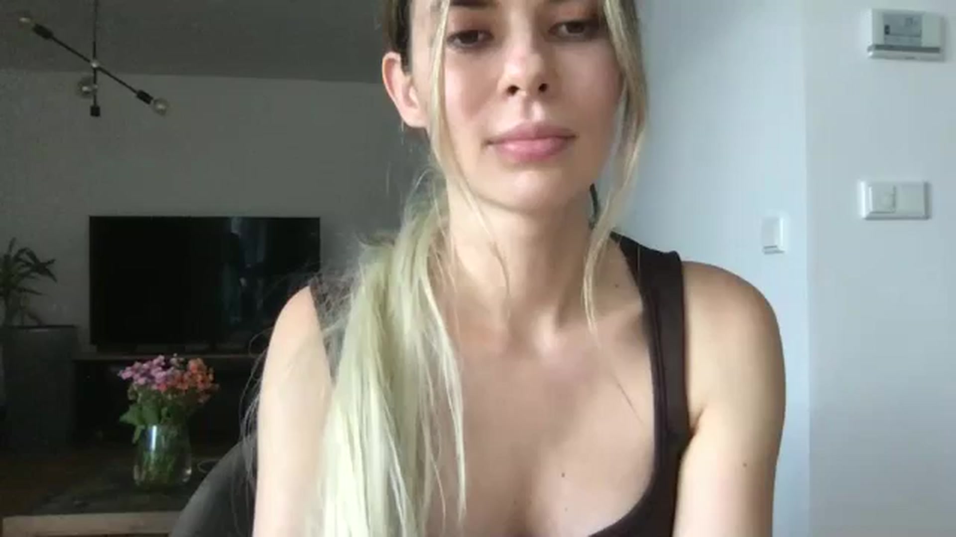 Gallery image thumbnail from neverinmylife's myfreecams stream on, 10/13/2025, 14:04 image 19 of 20