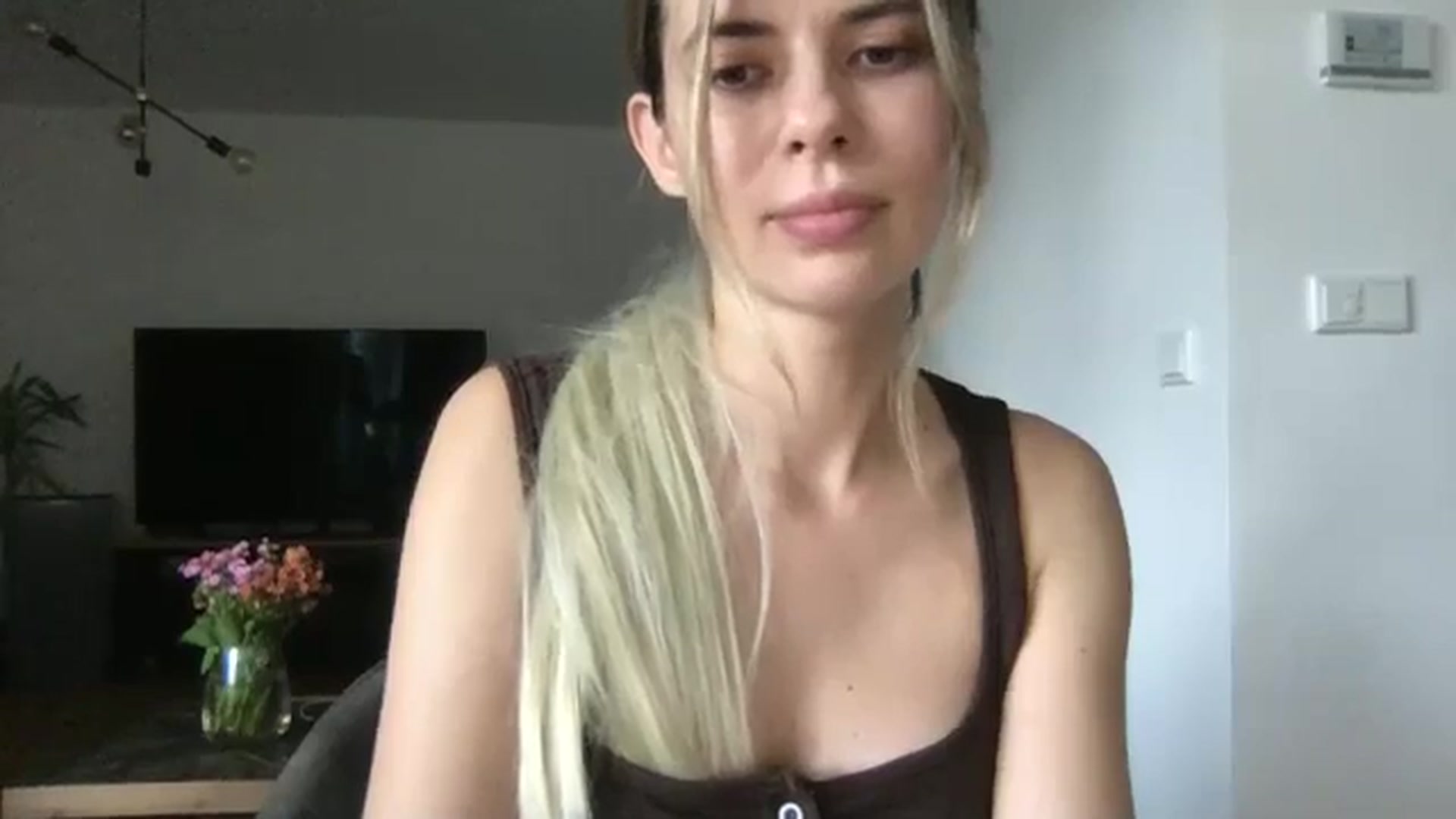 Gallery image thumbnail from neverinmylife's myfreecams stream on, 10/13/2025, 14:04 image 4 of 20