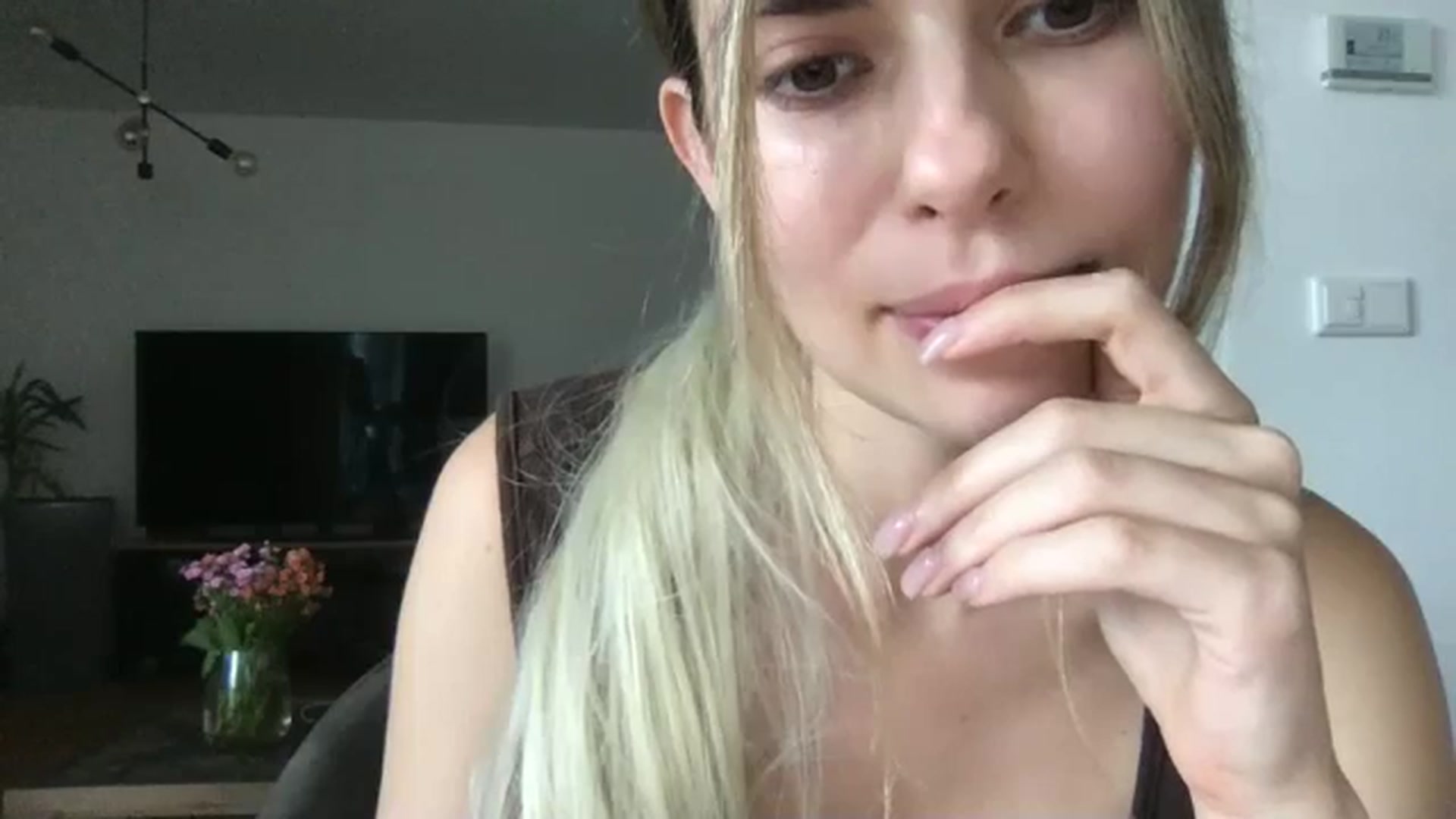 Gallery image thumbnail from neverinmylife's myfreecams stream on, 10/13/2025, 14:04 image 15 of 20
