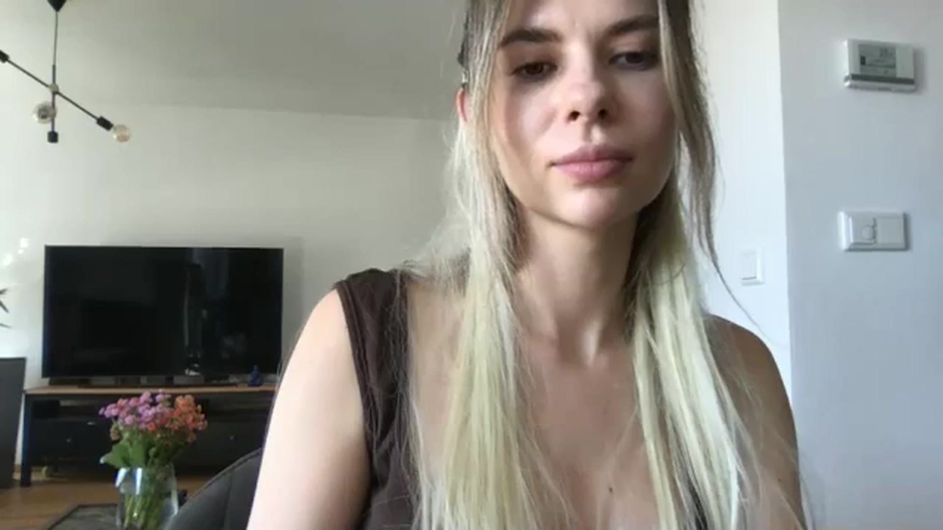 Gallery image thumbnail from neverinmylife's myfreecams stream on, 10/14/2025, 12:50 image 16 of 20