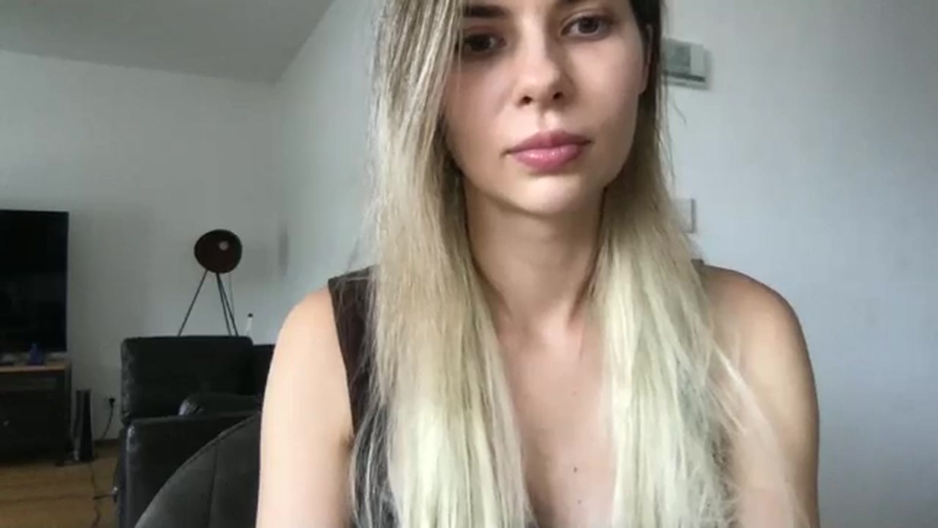 Gallery image thumbnail from neverinmylife's myfreecams stream on, 10/17/2025, 11:33 image 10 of 20