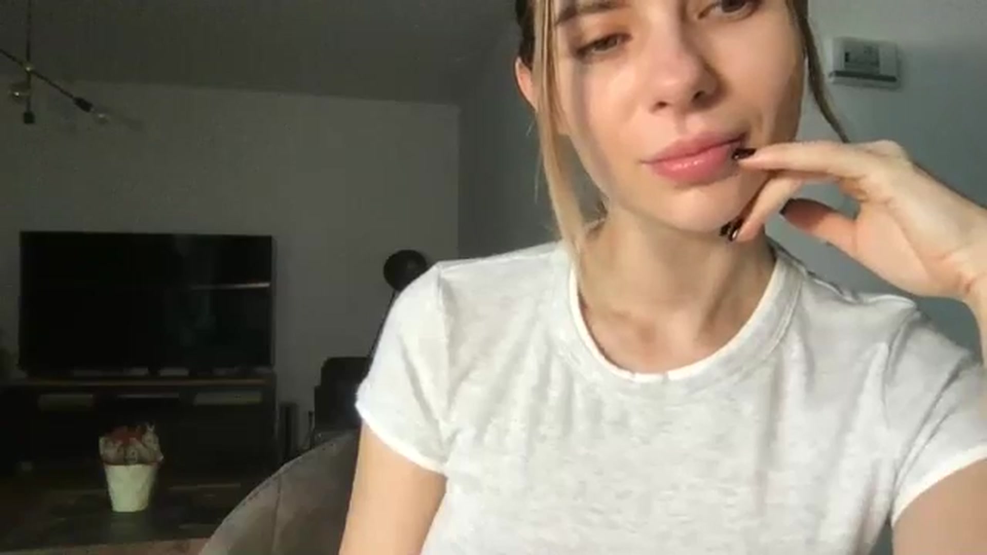 Gallery image thumbnail from neverinmylife's myfreecams stream on, 11/09/2025, 10:28 image 8 of 20