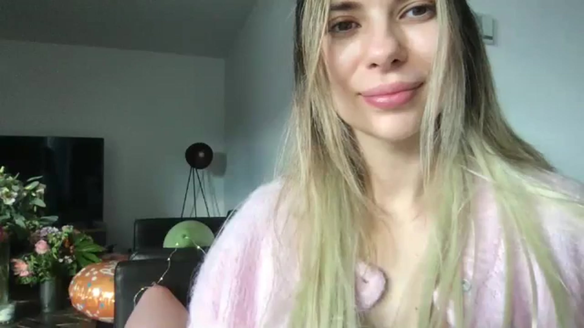 Gallery image thumbnail from neverinmylife's myfreecams stream on, 12/01/2025, 14:08 image 8 of 20