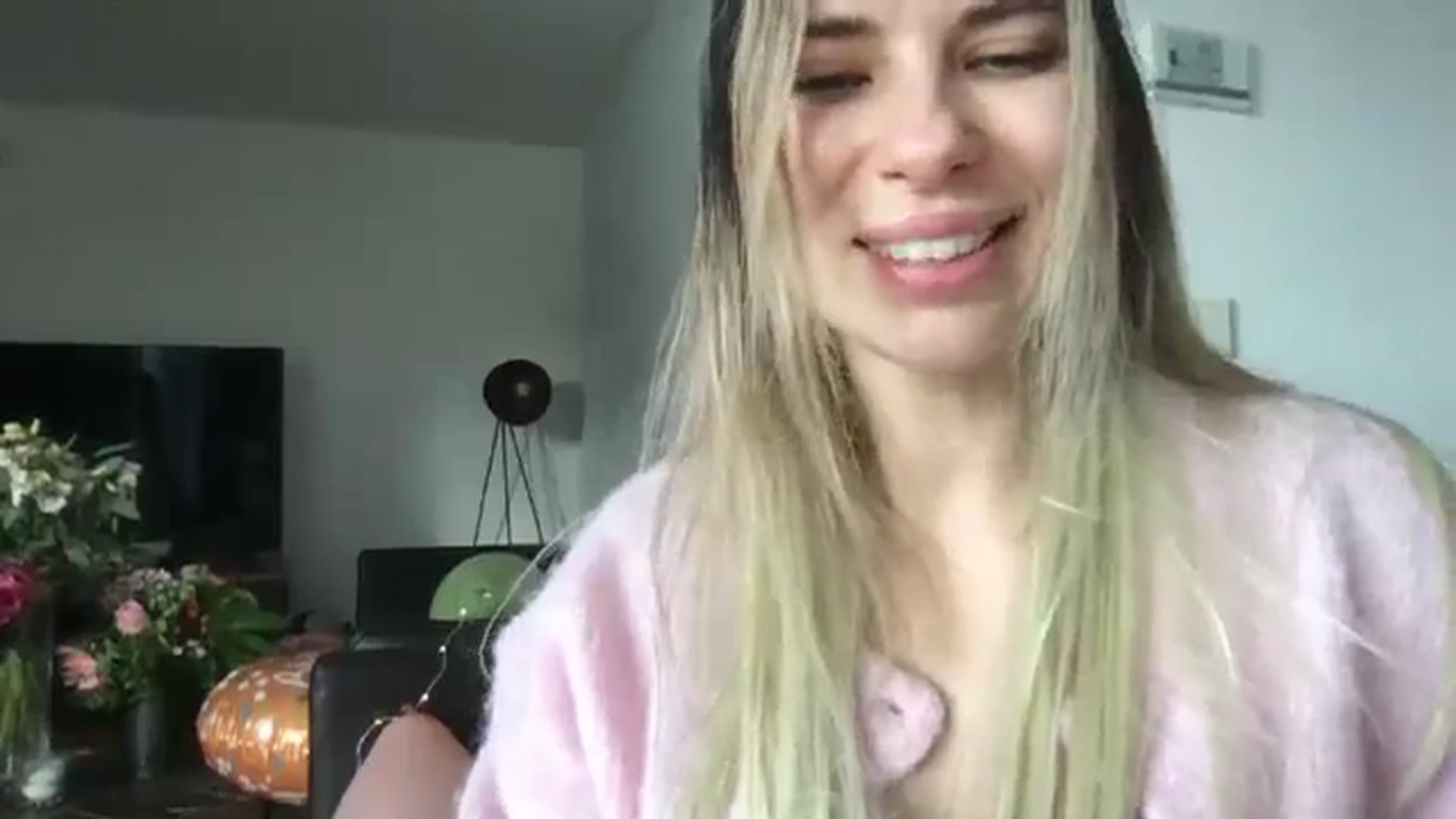Gallery image thumbnail from neverinmylife's myfreecams stream on, 12/01/2025, 14:08 image 5 of 20