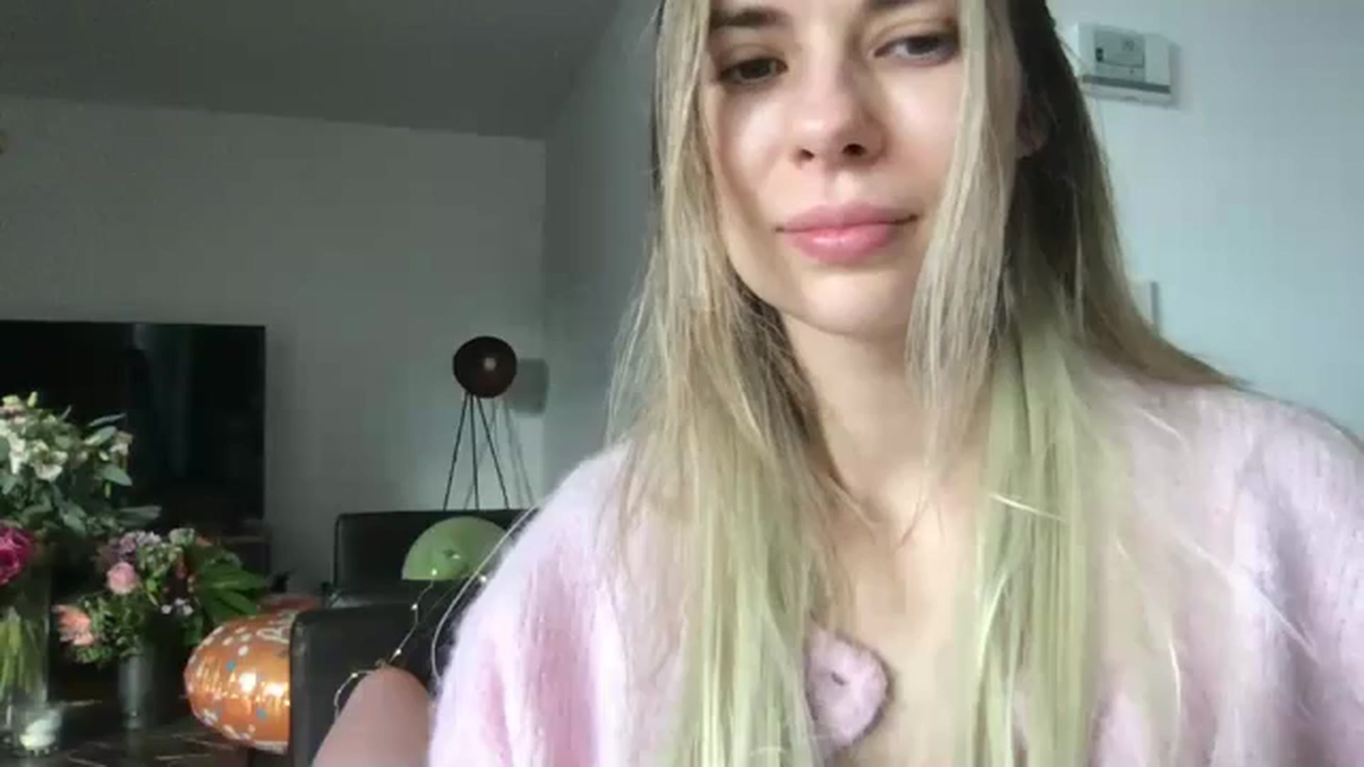 Gallery image thumbnail from neverinmylife's myfreecams stream on, 12/01/2025, 14:08 image 6 of 20