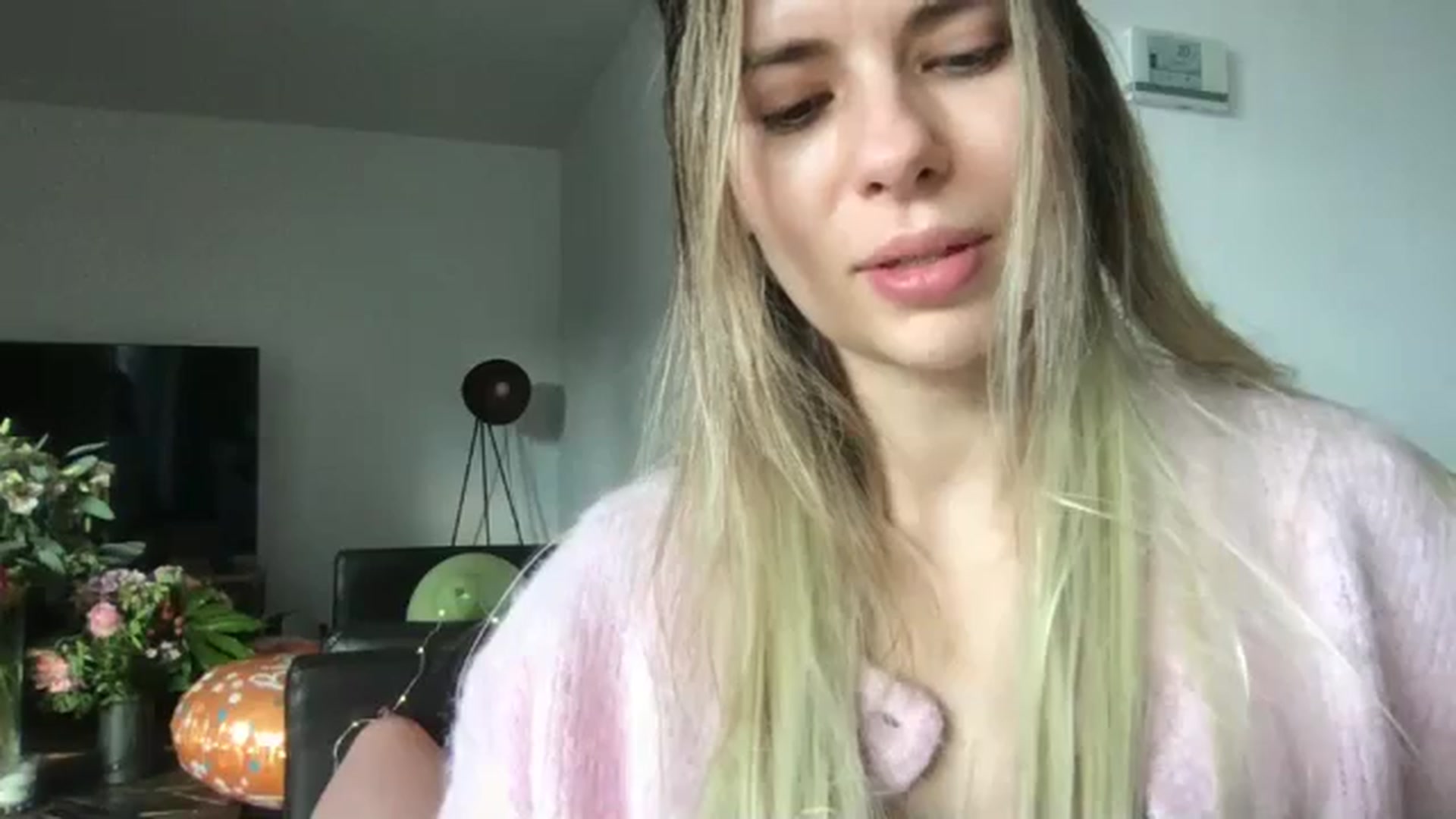 Gallery image thumbnail from neverinmylife's myfreecams stream on, 12/01/2025, 14:08 image 7 of 20