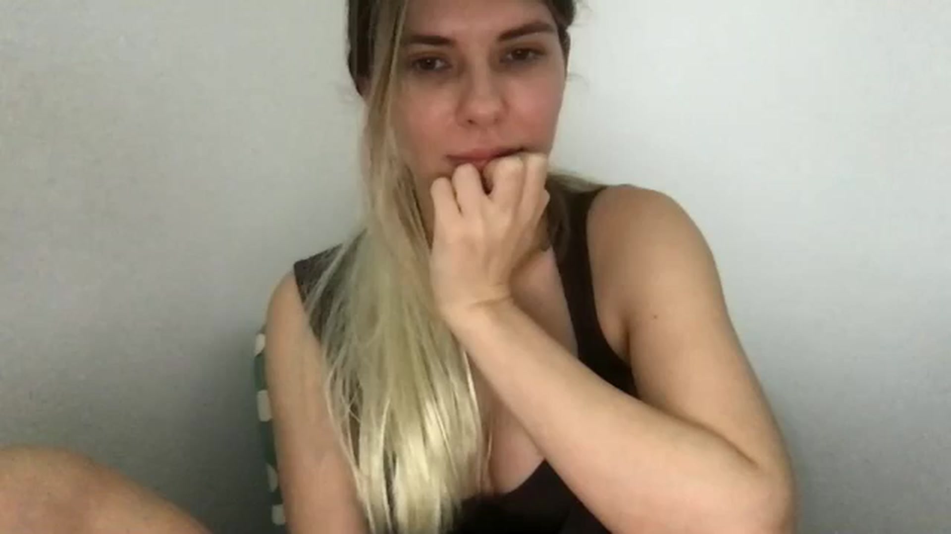 Gallery image thumbnail from neverinmylife's myfreecams stream on, 12/04/2025, 10:31 image 18 of 20