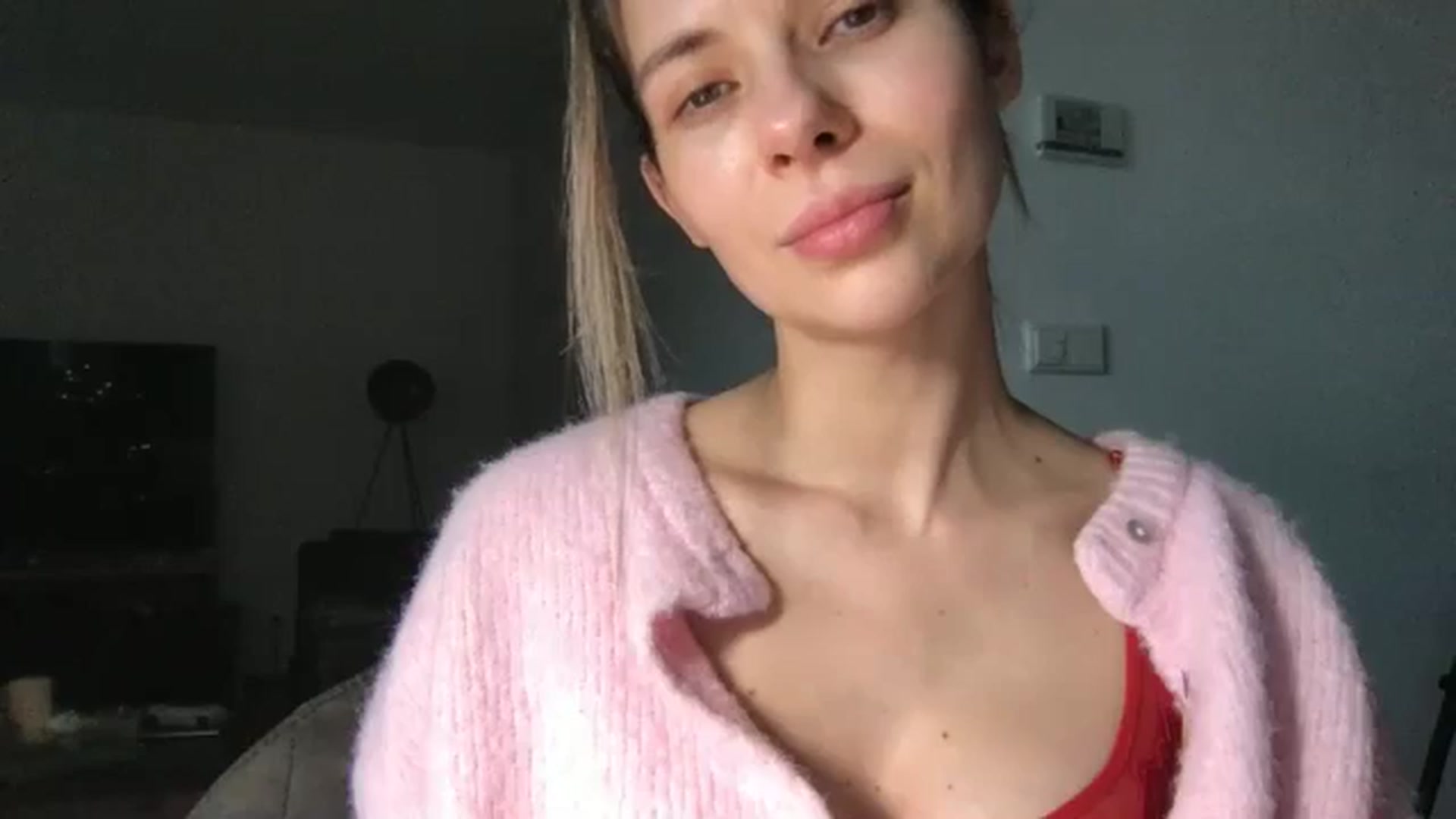 Gallery image thumbnail from neverinmylife's myfreecams stream on, 12/19/2025, 13:28 image 5 of 20