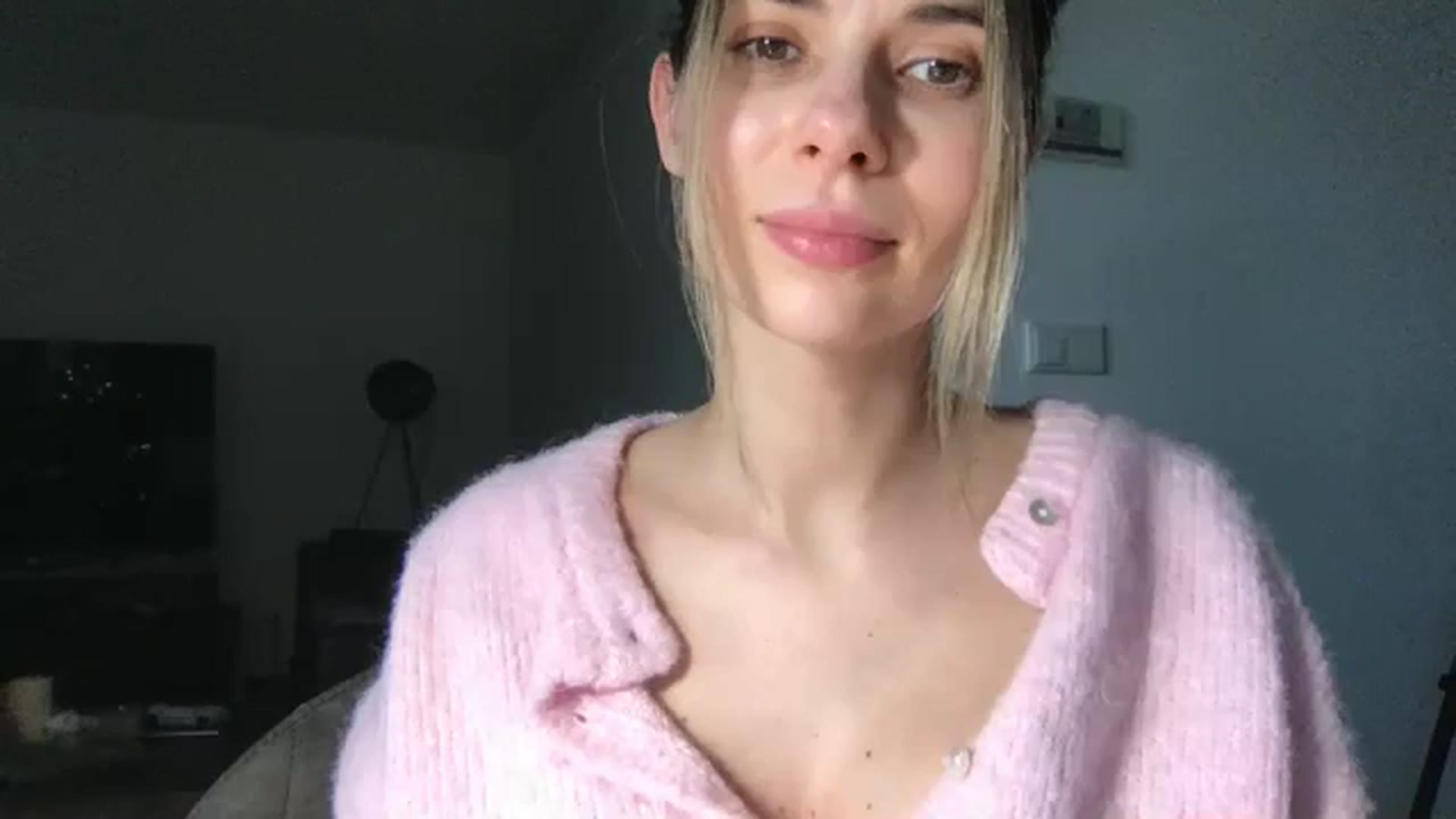 Gallery image thumbnail from neverinmylife's myfreecams stream on, 12/19/2025, 13:28 image 1 of 20