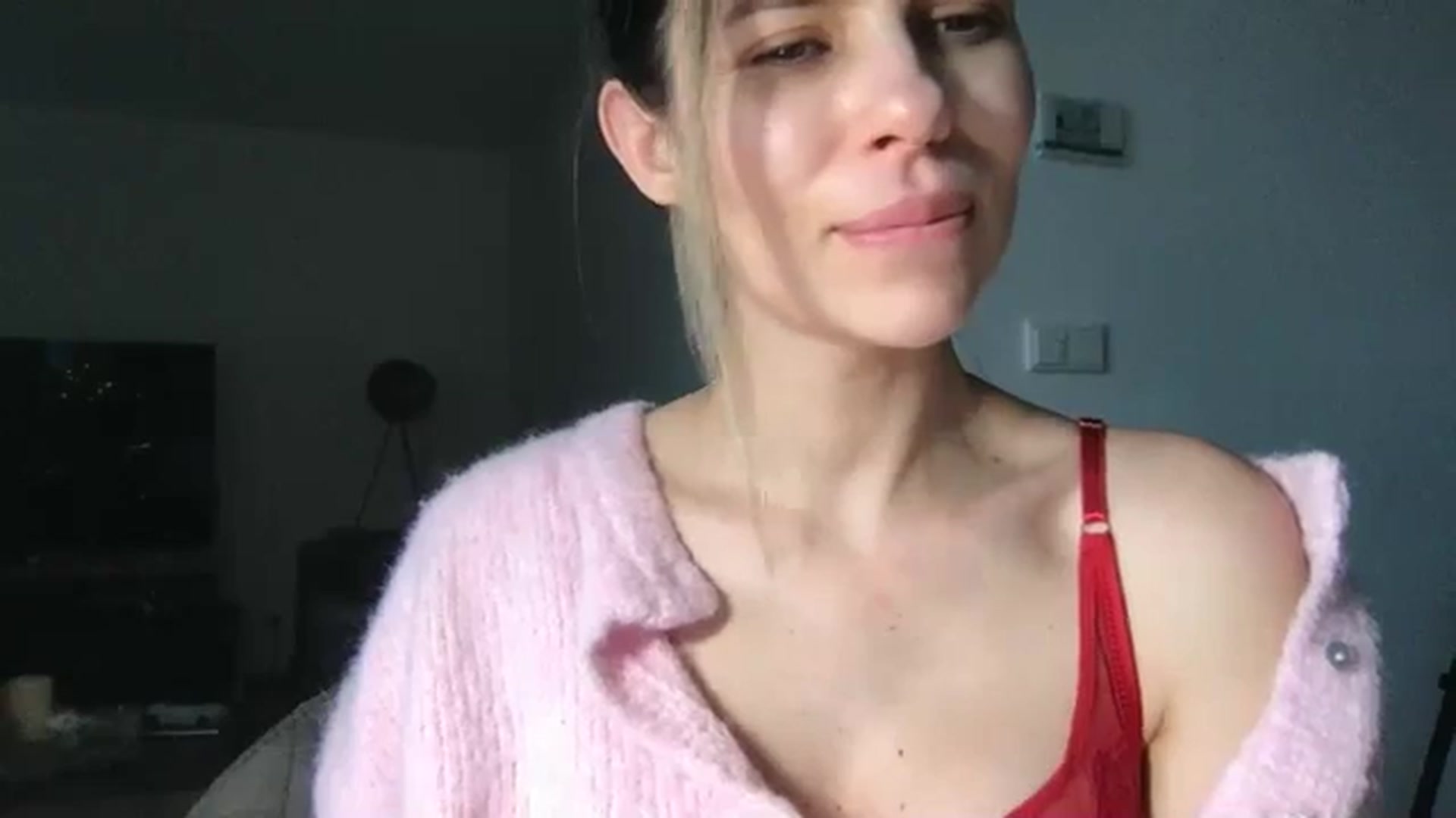 Gallery image thumbnail from neverinmylife's myfreecams stream on, 12/19/2025, 13:28 image 9 of 20