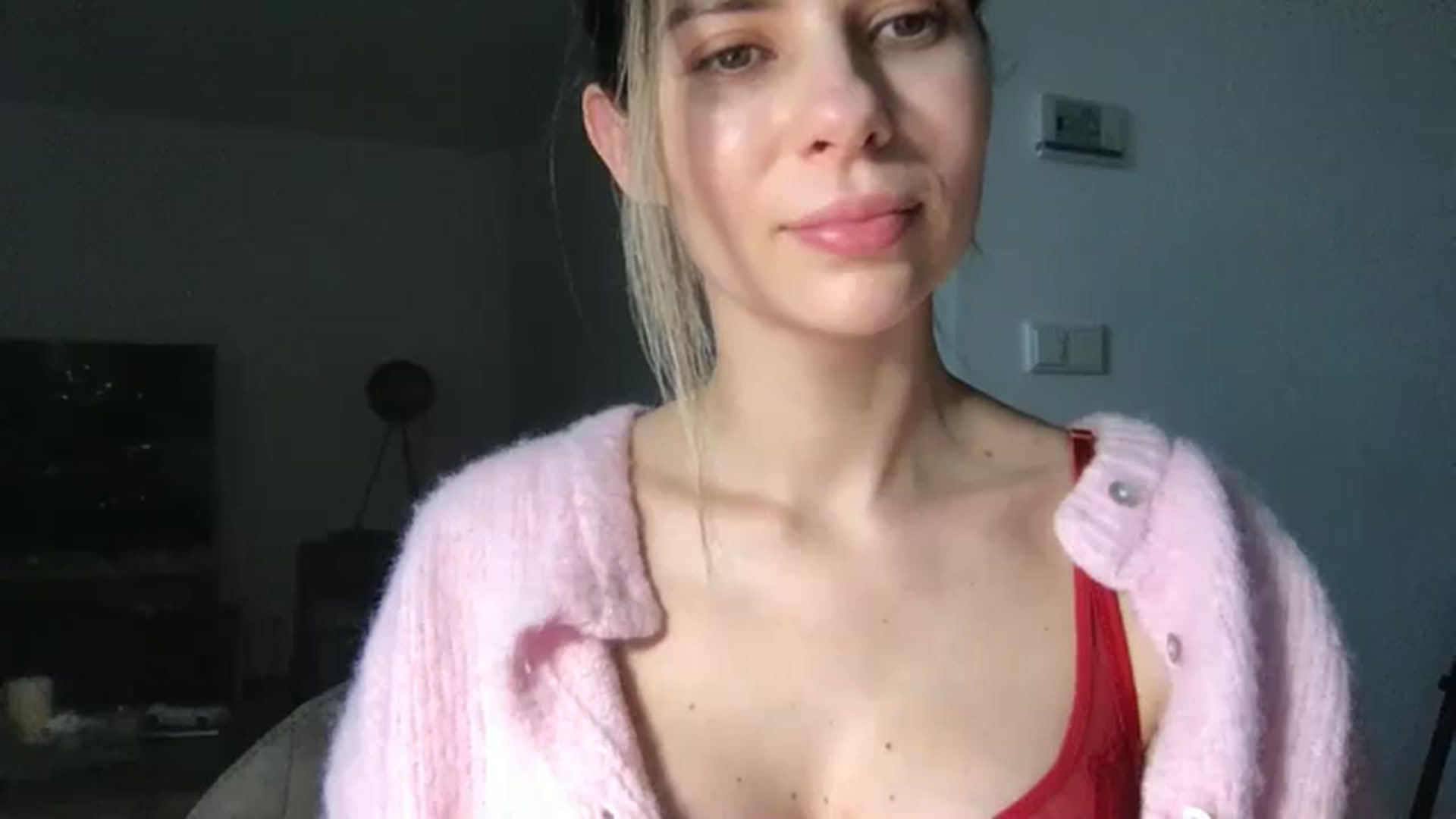 Gallery image thumbnail from neverinmylife's myfreecams stream on, 12/19/2025, 13:28 image 8 of 20